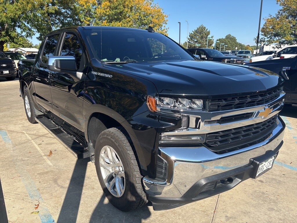 2019 Chevrolet Silverado 1500 LT photo 2