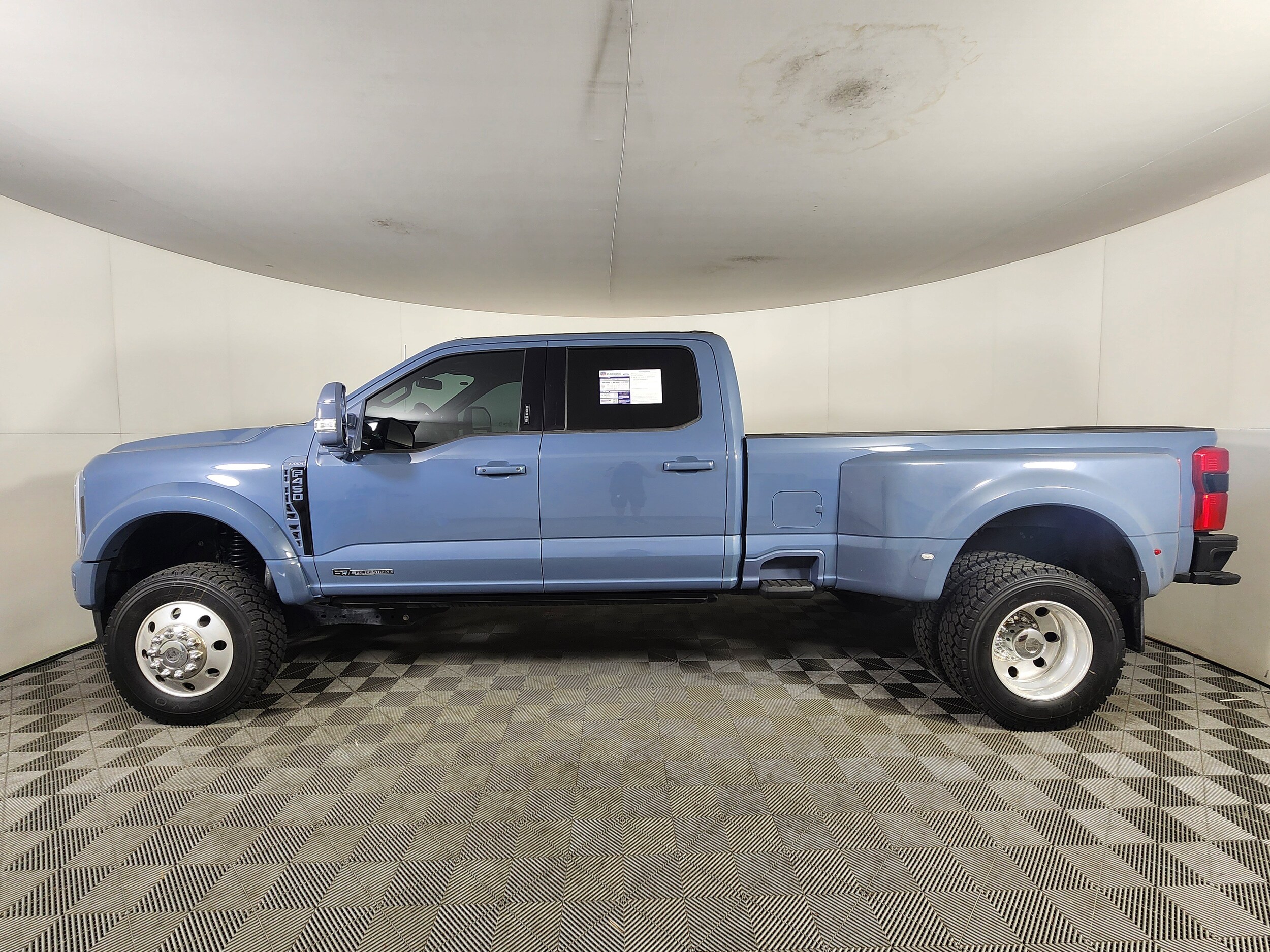 2023 Ford F-450 Lariat photo 4