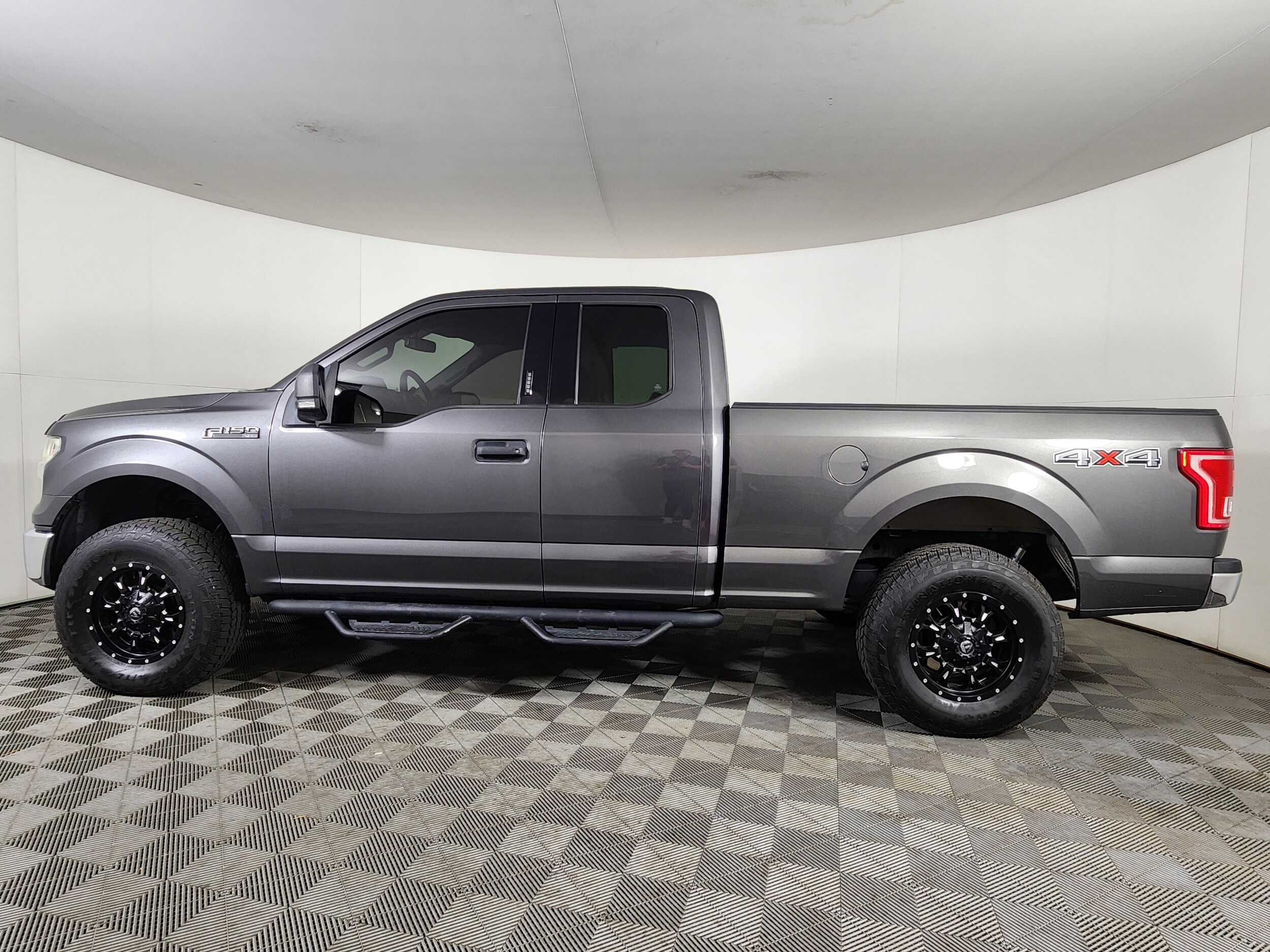 2015 Ford F-150 XLT photo 4