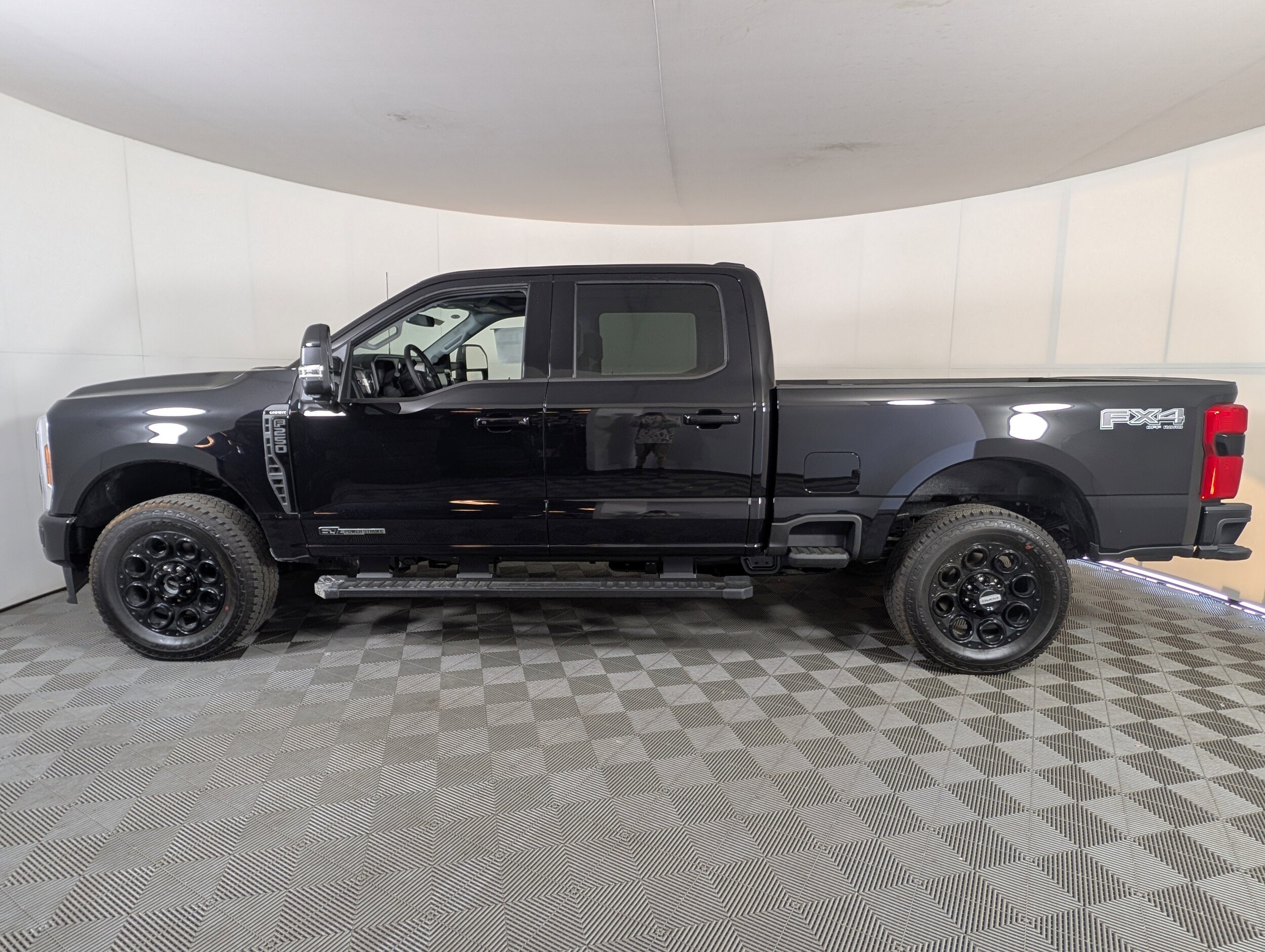 2025 Ford F-250 Lariat photo 4