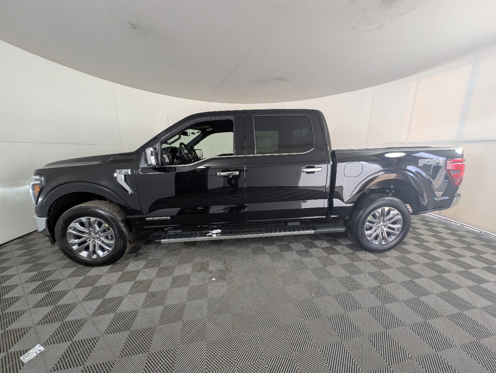 2025 Ford F-150 Lariat photo 4