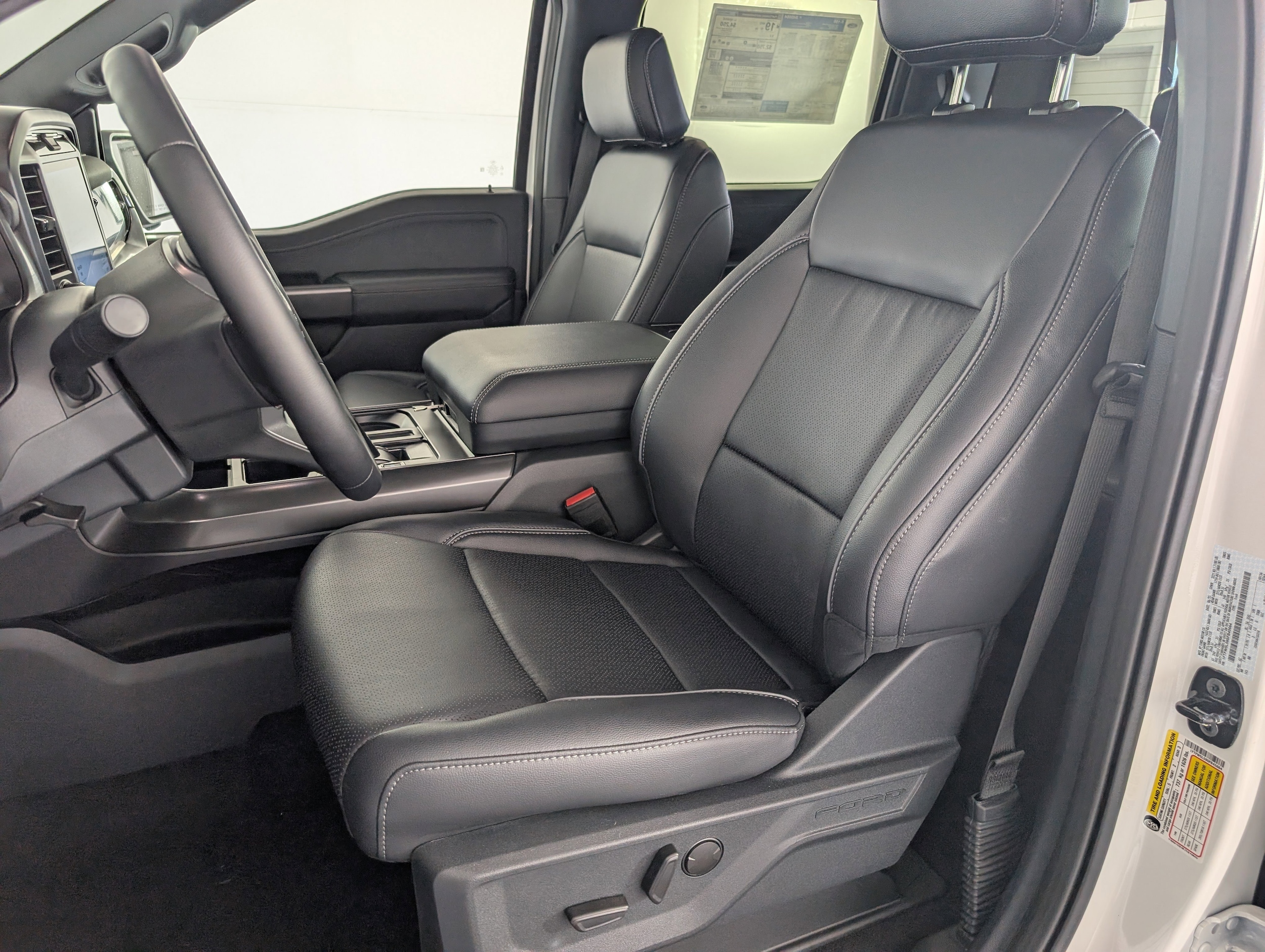 2025 Ford F-150 Lariat - Photo 10