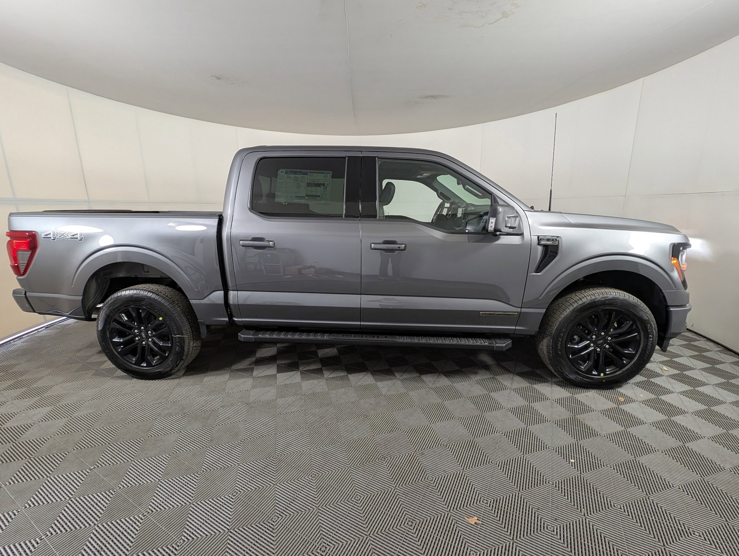 2025 Ford F-150 XLT - Photo 7