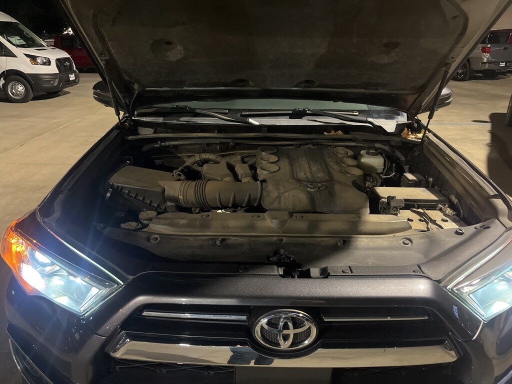 2022 Toyota 4Runner Limited photo 2