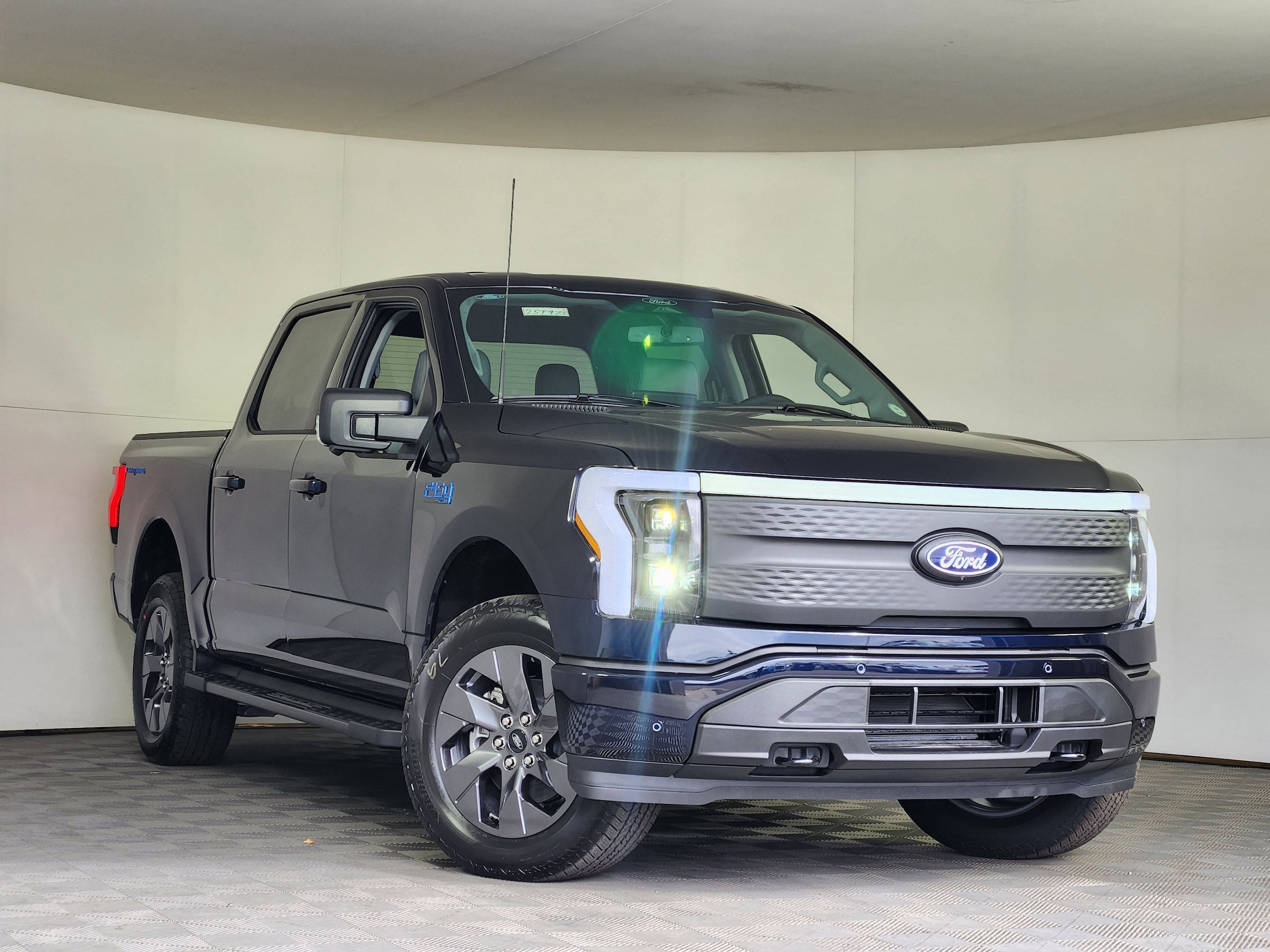 2025 Ford F-150 Lightning Flash's photo