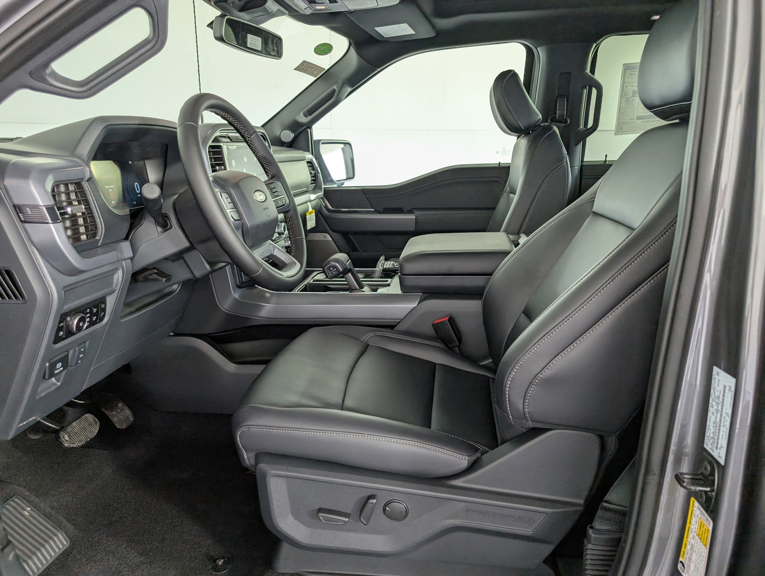 2025 Ford F-150 XLT - Photo 9