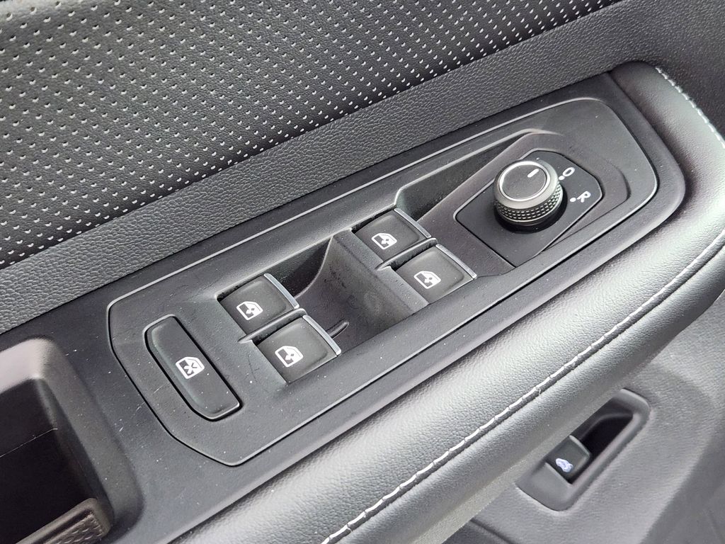 2024 Volkswagen Atlas Cross Sport SE w/Tech - Photo 17