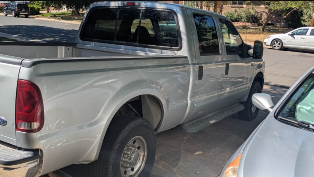 Used 2001 Ford F-250 Lariat Truck