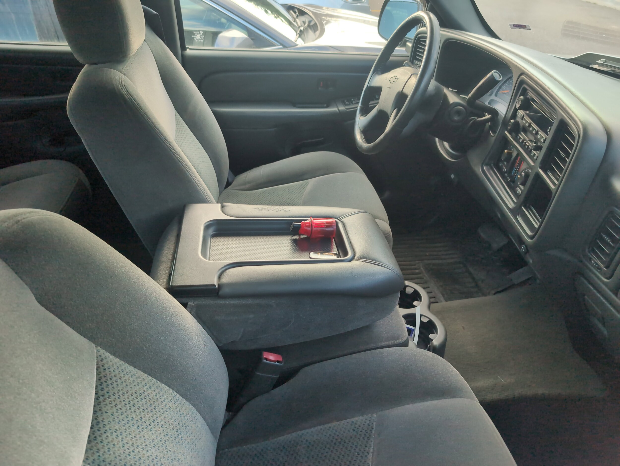 2006 Chevrolet Silverado 1500 LT photo 3