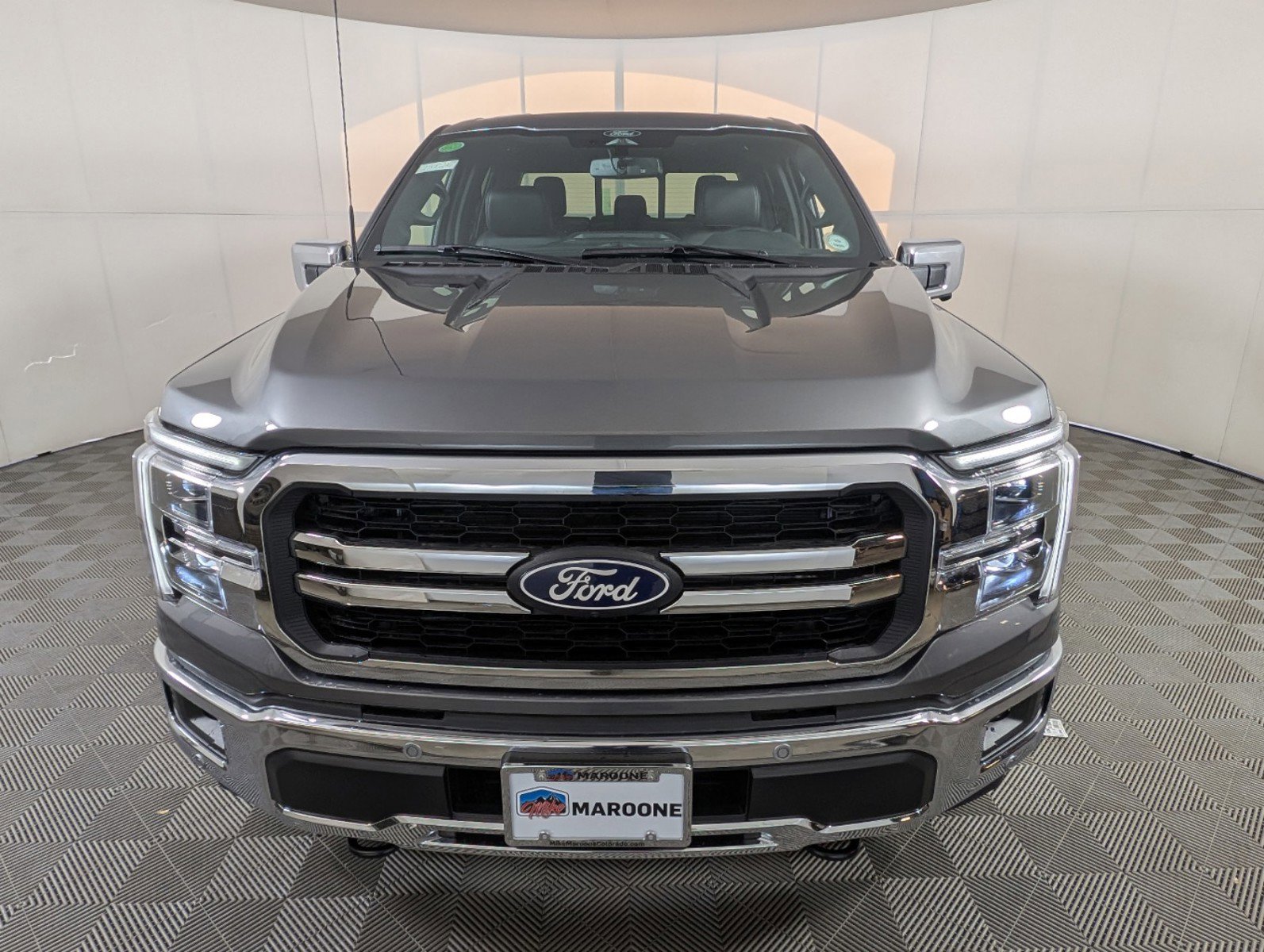 2025 Ford F-150 Lariat photo 2