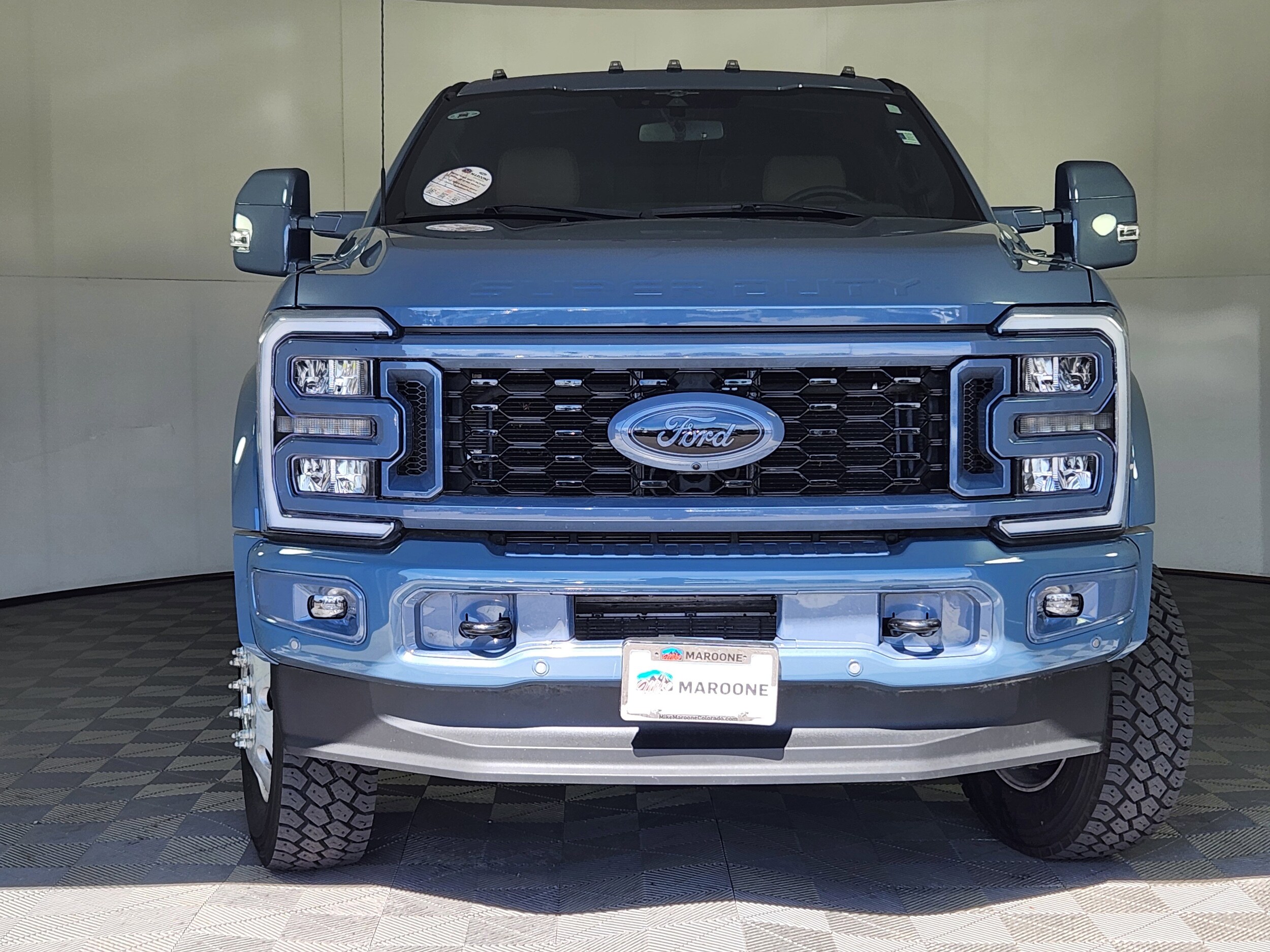 2023 Ford F-450 Lariat photo 2