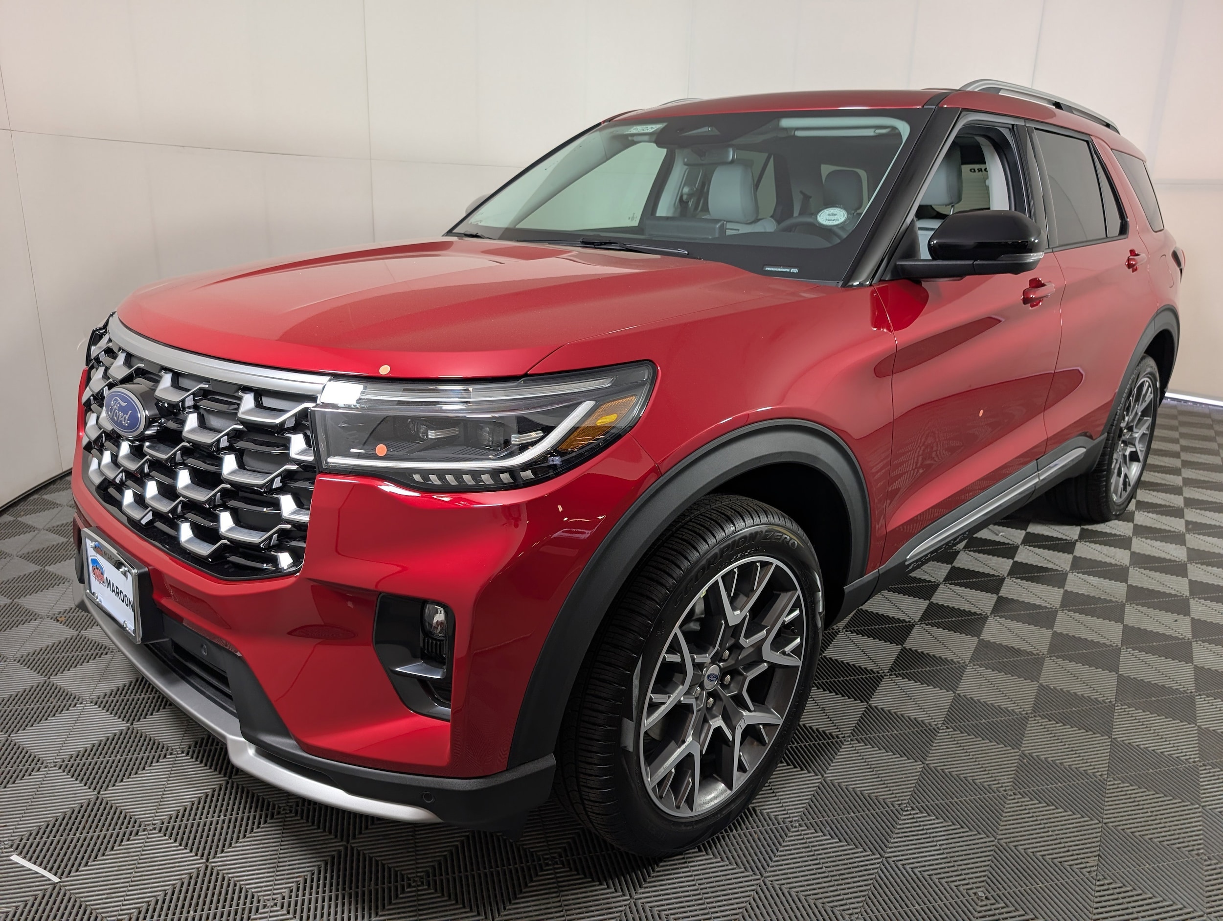 2025 Ford Explorer Platinum's photo