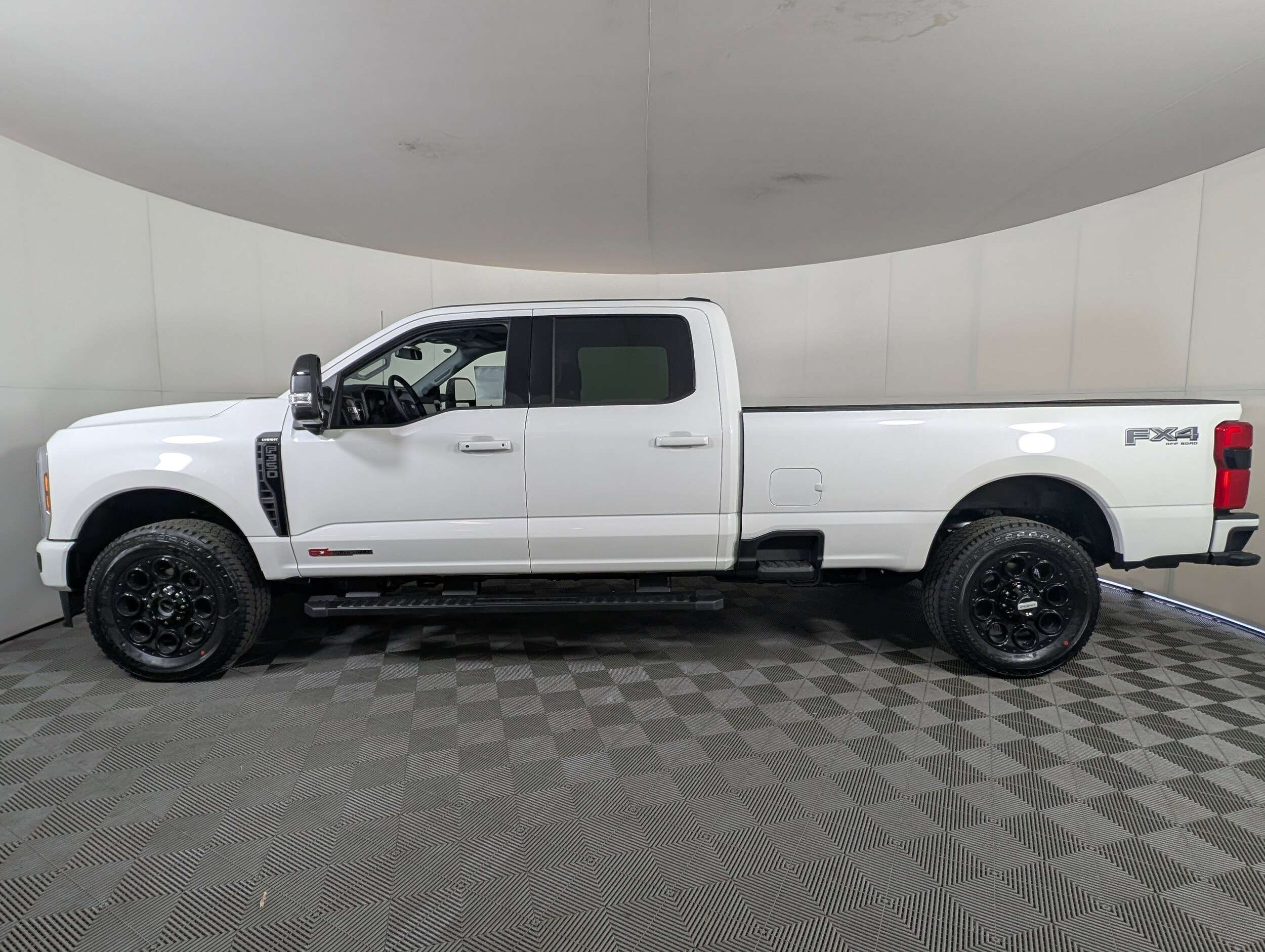2025 Ford F-350 Lariat photo 3