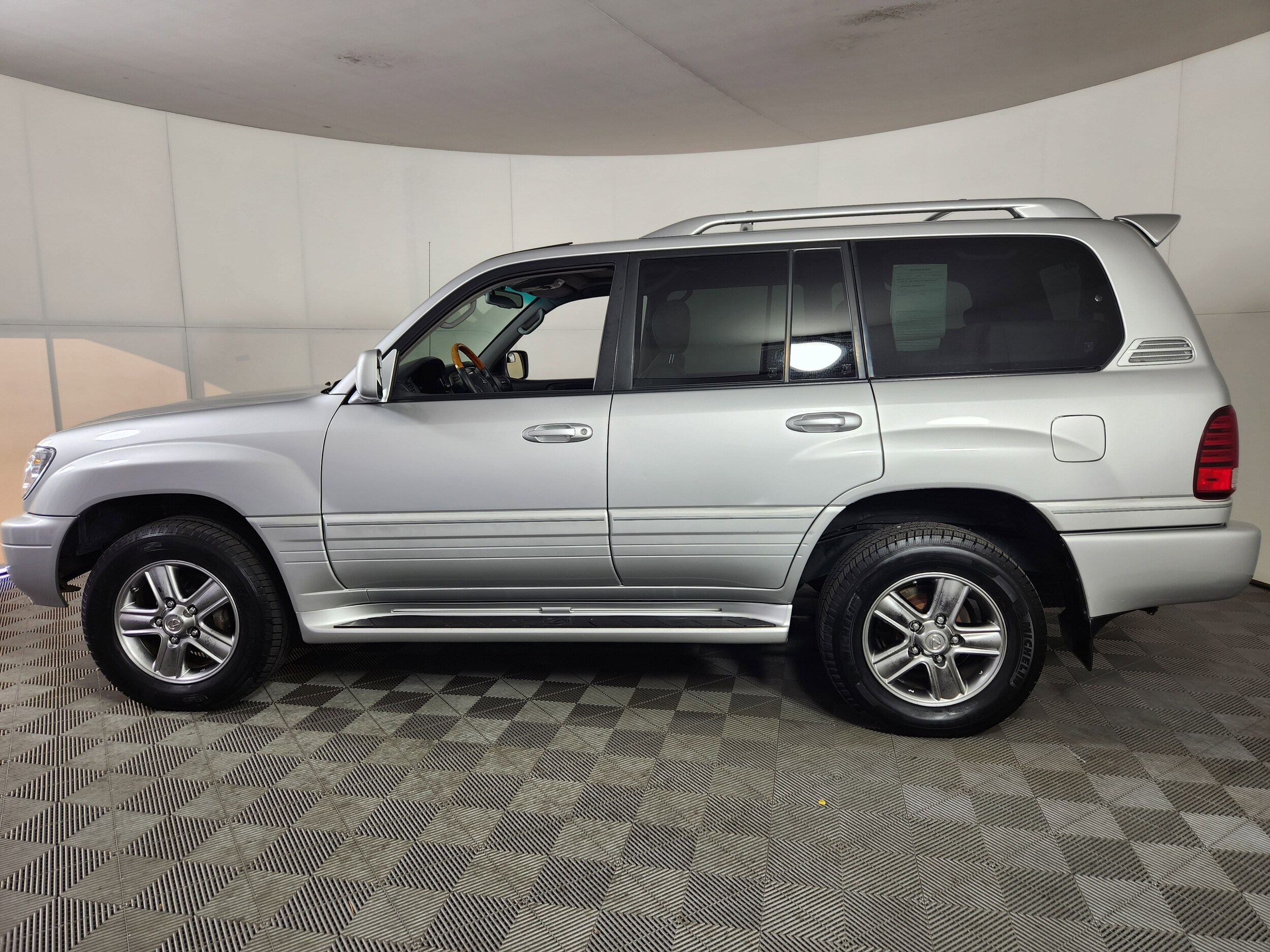 2006 Lexus LX 470 photo 4