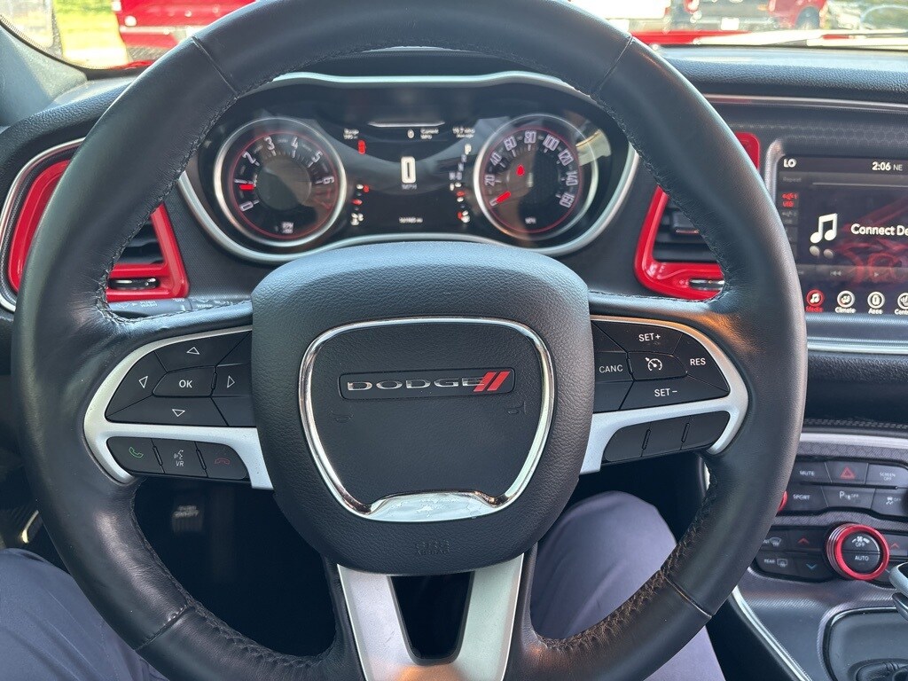 2017 Dodge Challenger SXT photo 4