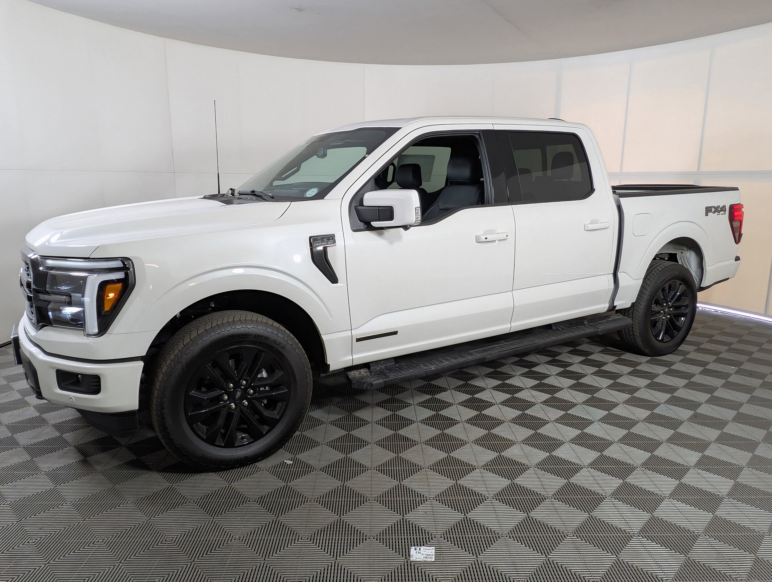2025 Ford F-150 Lariat photo 4