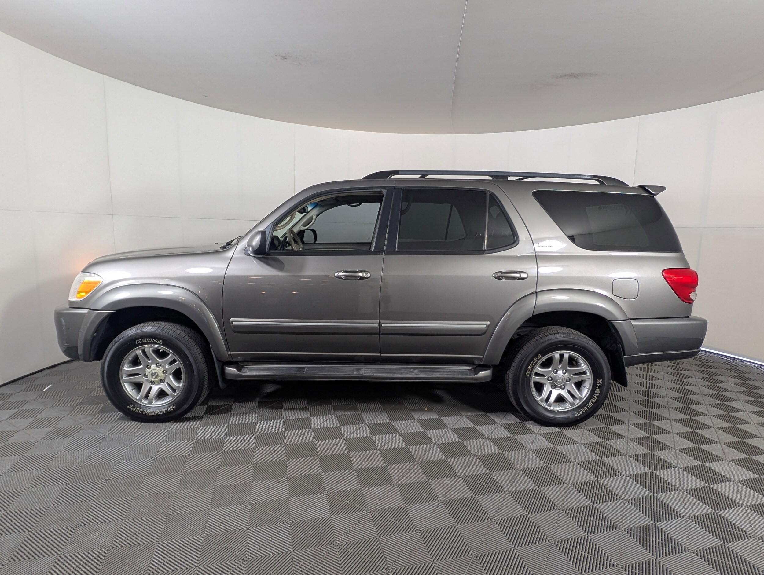 2005 Toyota Sequoia Limited photo 4