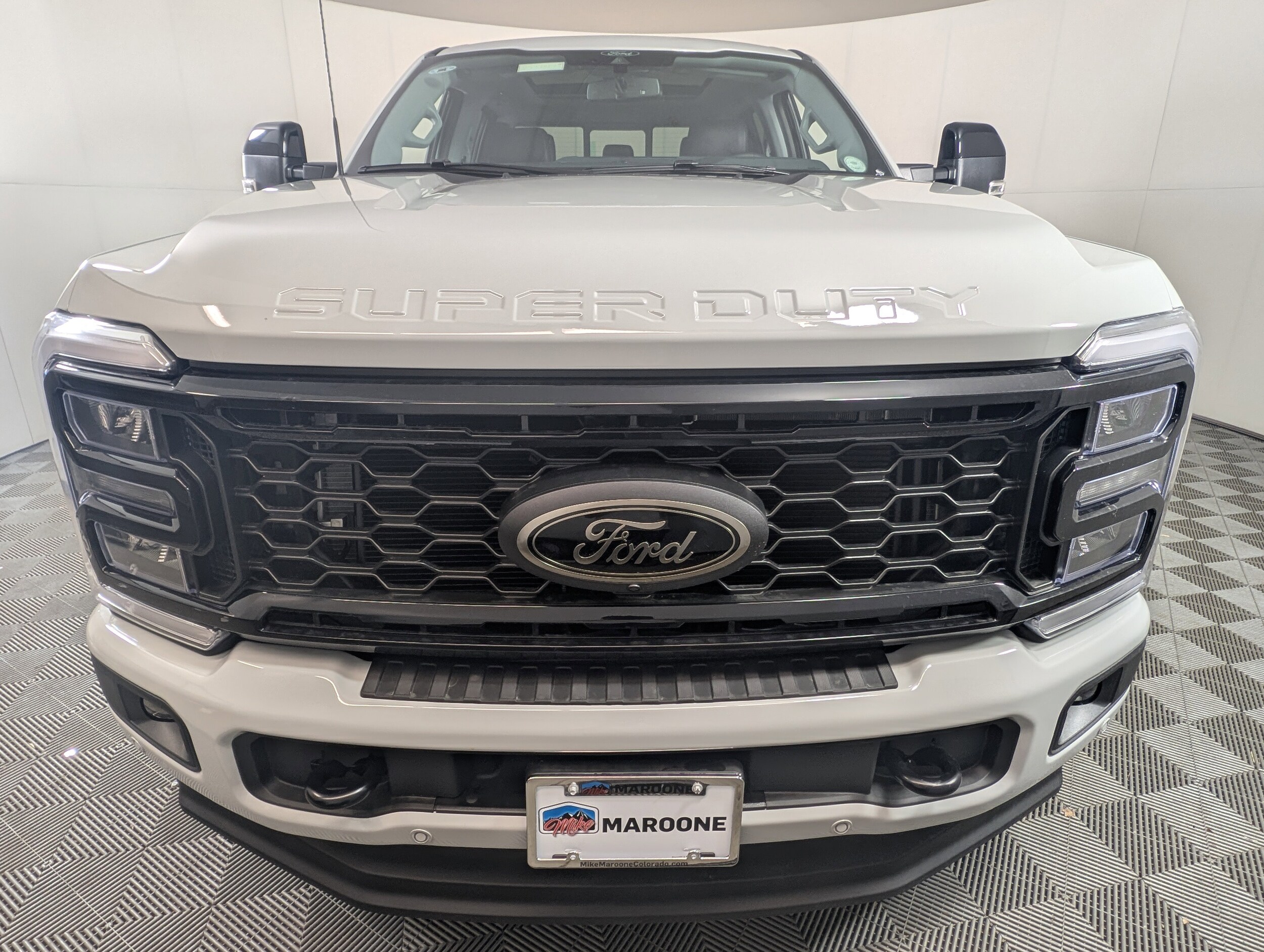 2025 Ford F-350 Lariat photo 2