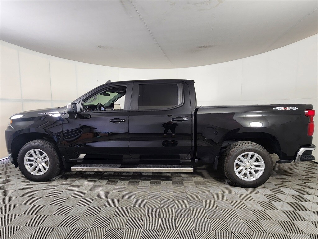 2019 Chevrolet Silverado 1500 LT photo 2