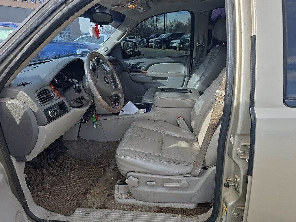 2013 Chevrolet Tahoe LT photo 2
