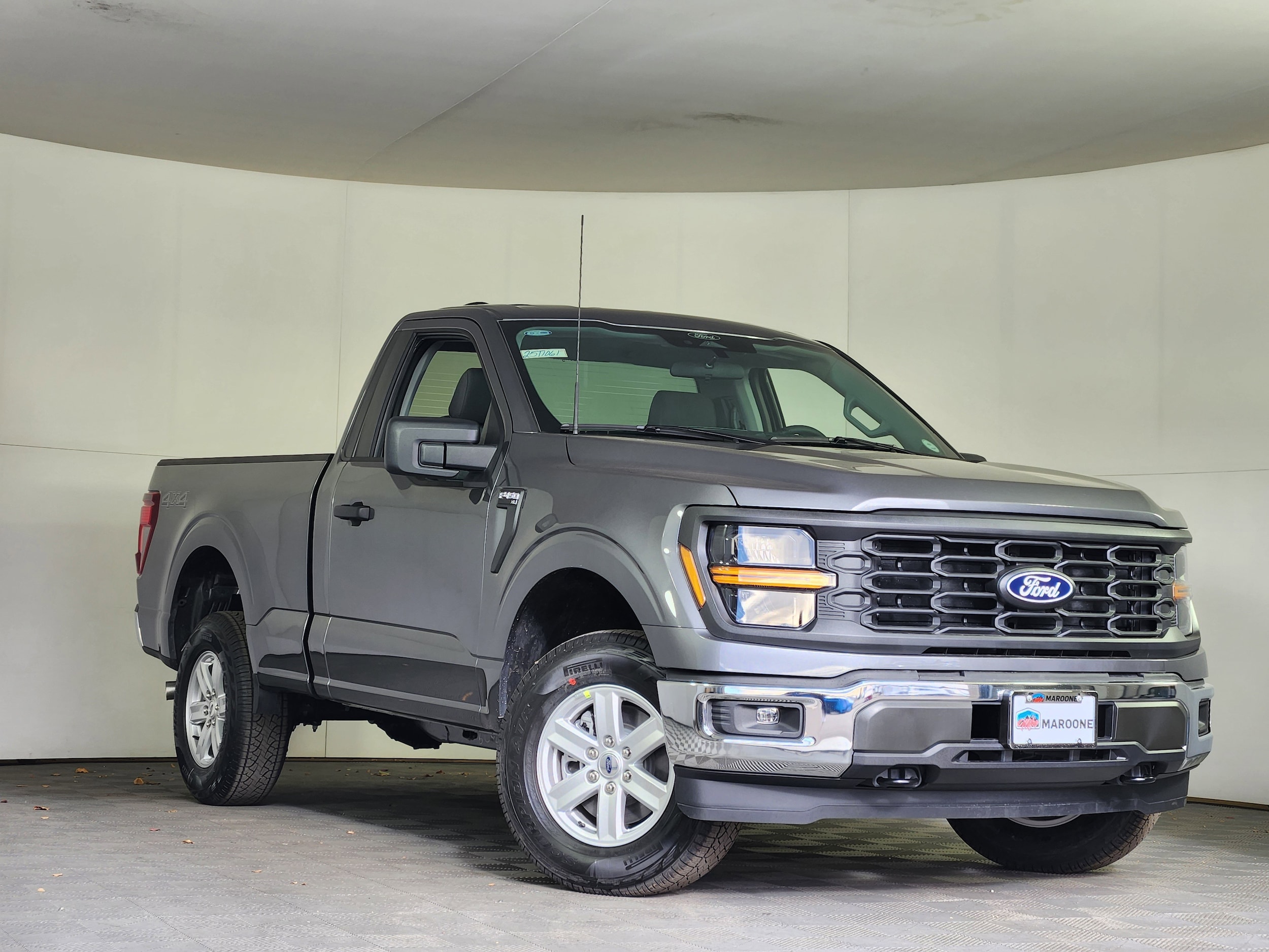 2025 Ford F-150 XL's photo