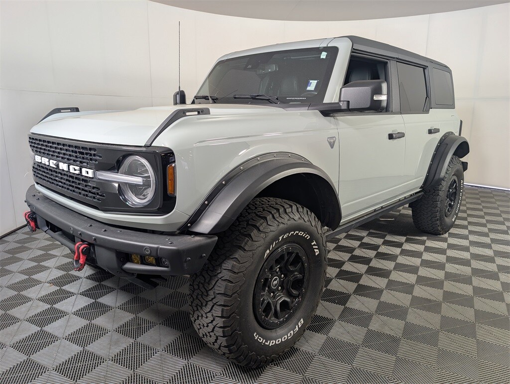 2021 Ford Bronco First Edition photo 3