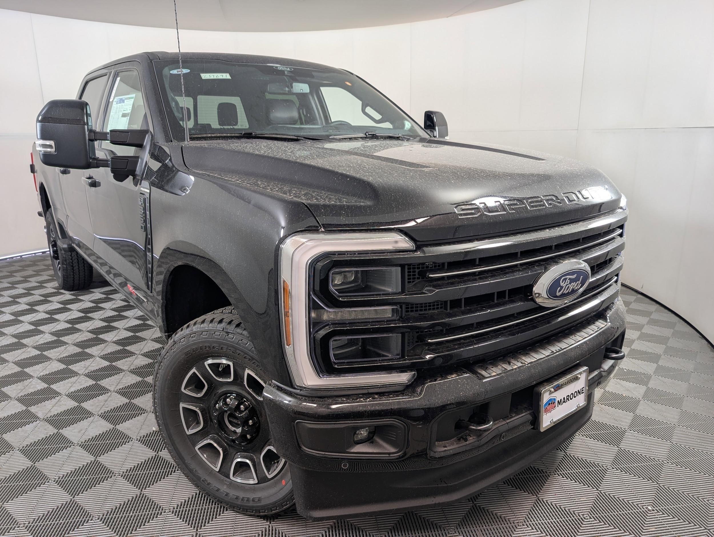 2025 Ford F-350 Super Duty Platinum's photo