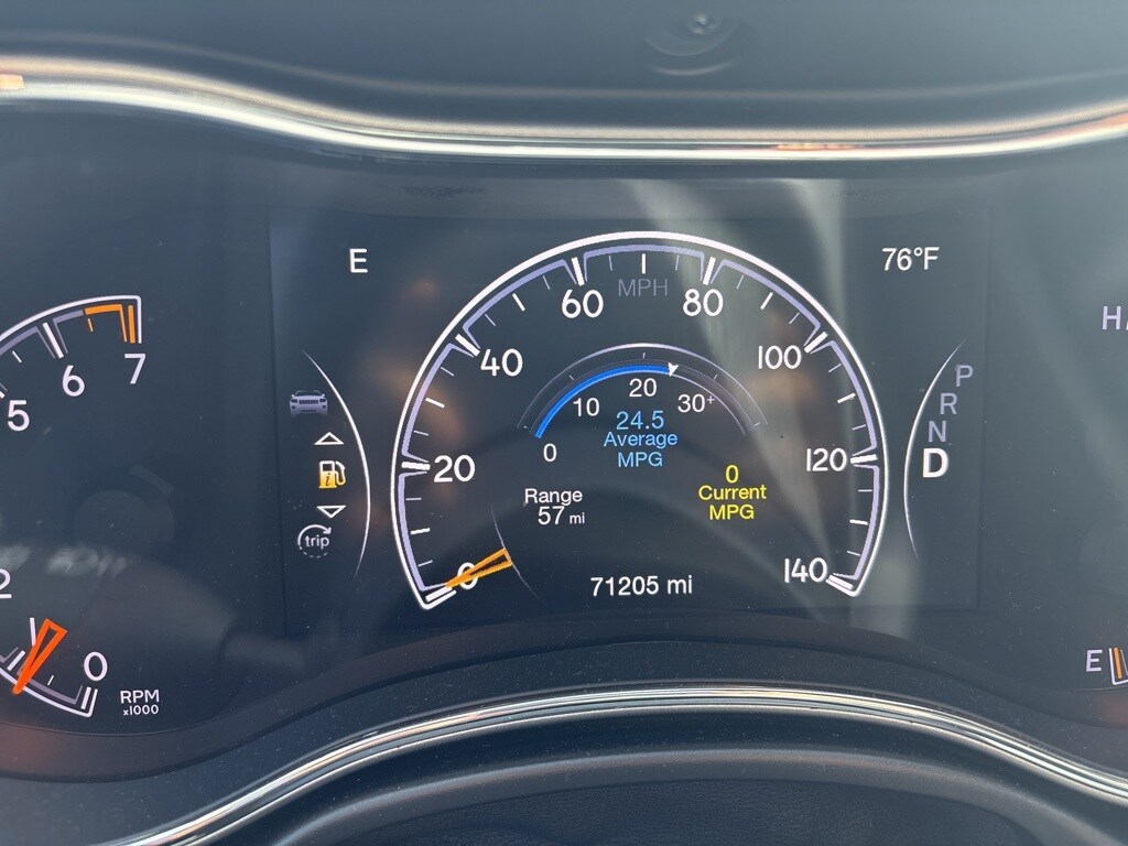 2021 Jeep Grand Cherokee Laredo X photo 2