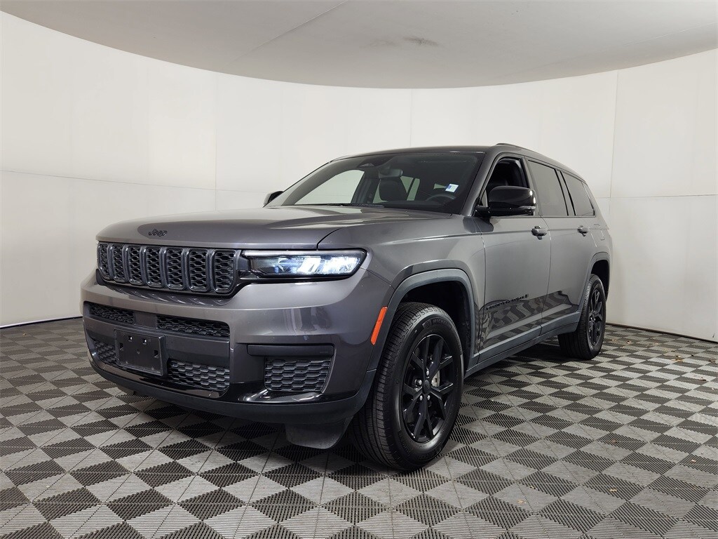 2024 Jeep Grand Cherokee Altitude photo 3