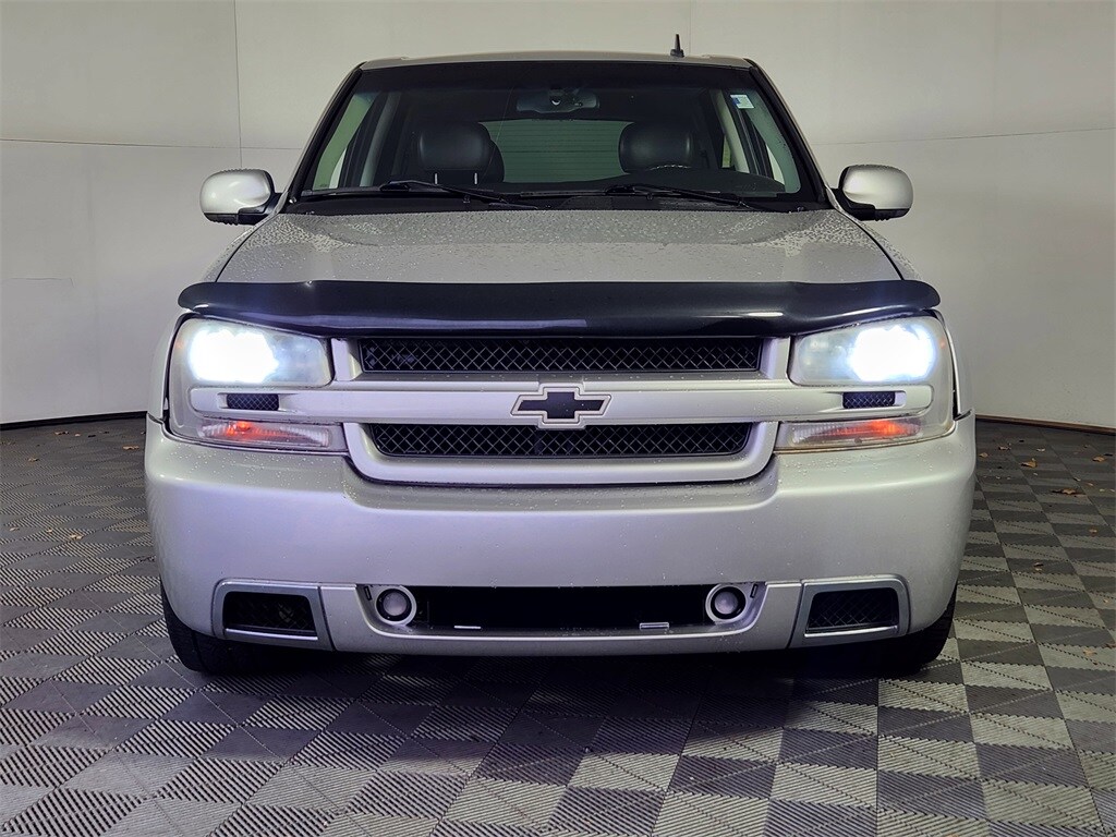 2008 Chevrolet Trailblazer SS photo 2