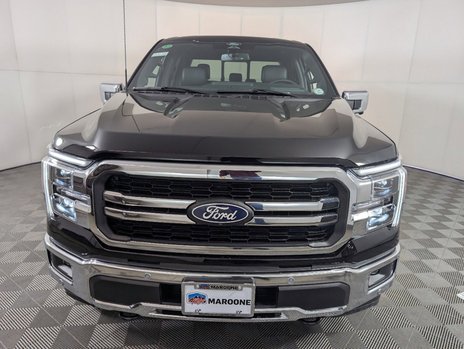 2025 Ford F-150 Lariat photo 2