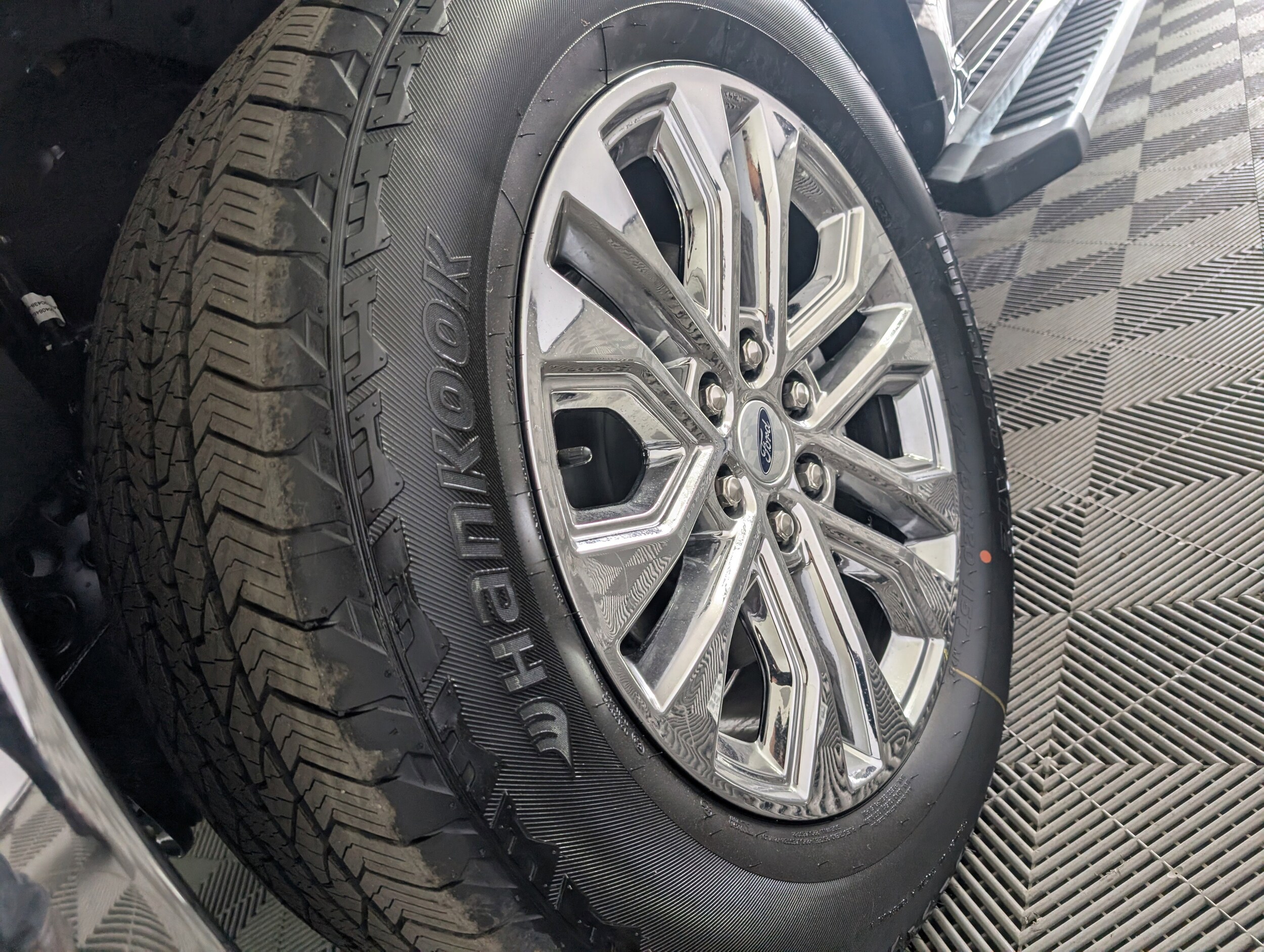 2025 Ford F-150 Lariat - Photo 9