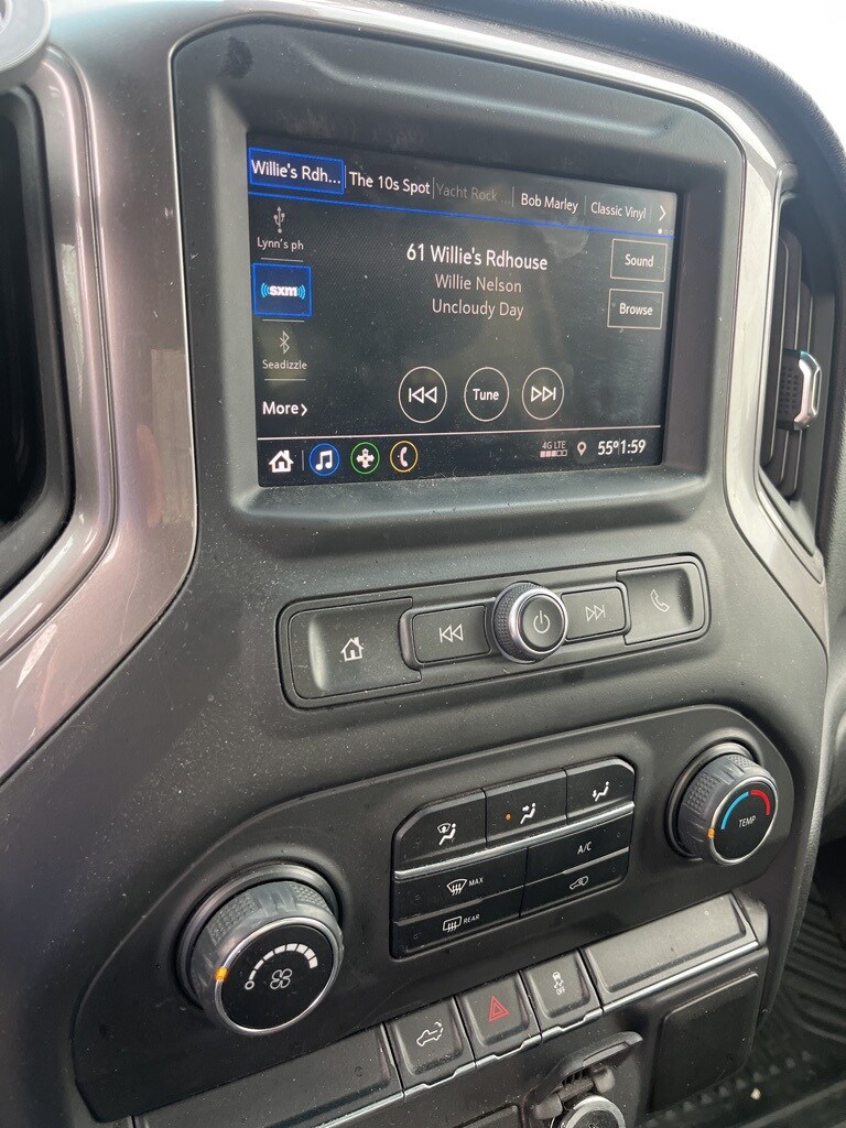 2020 Chevrolet Silverado 1500 Custom photo 2