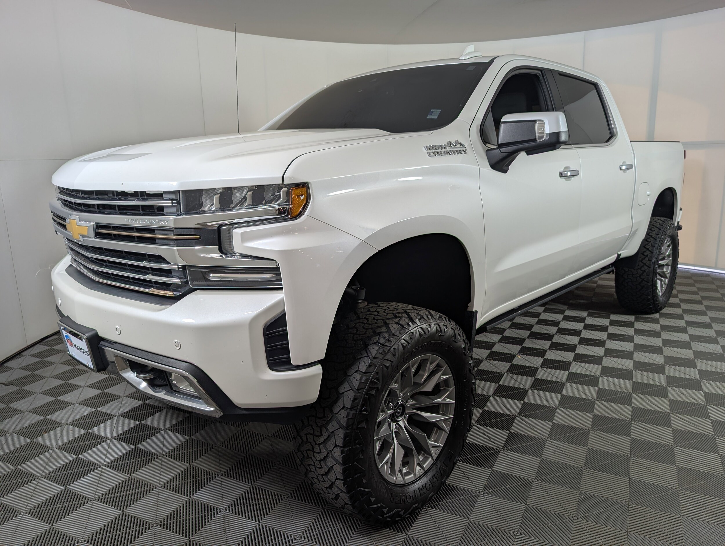 2019 Chevrolet Silverado 1500 High Country photo 2