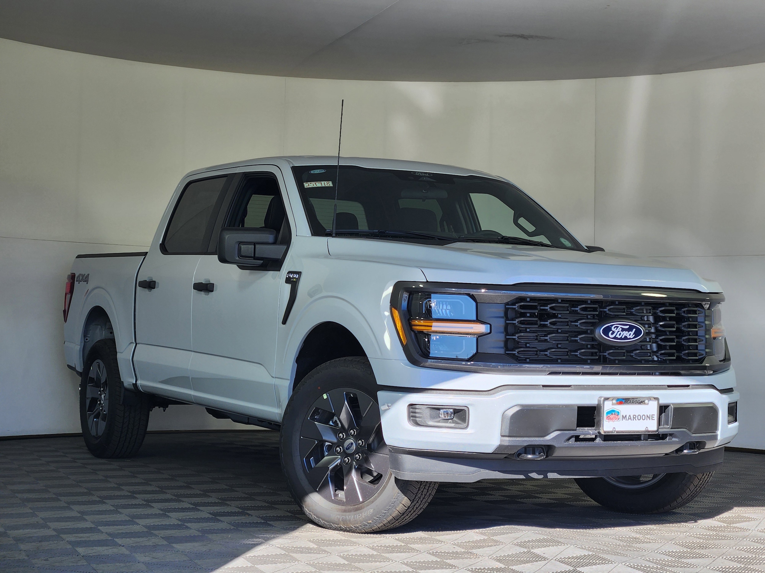 2025 Ford F-150 STX's photo