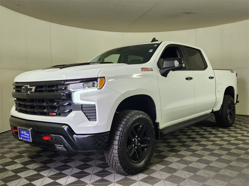 2023 Chevrolet Silverado 1500 LT Trail Boss photo 3