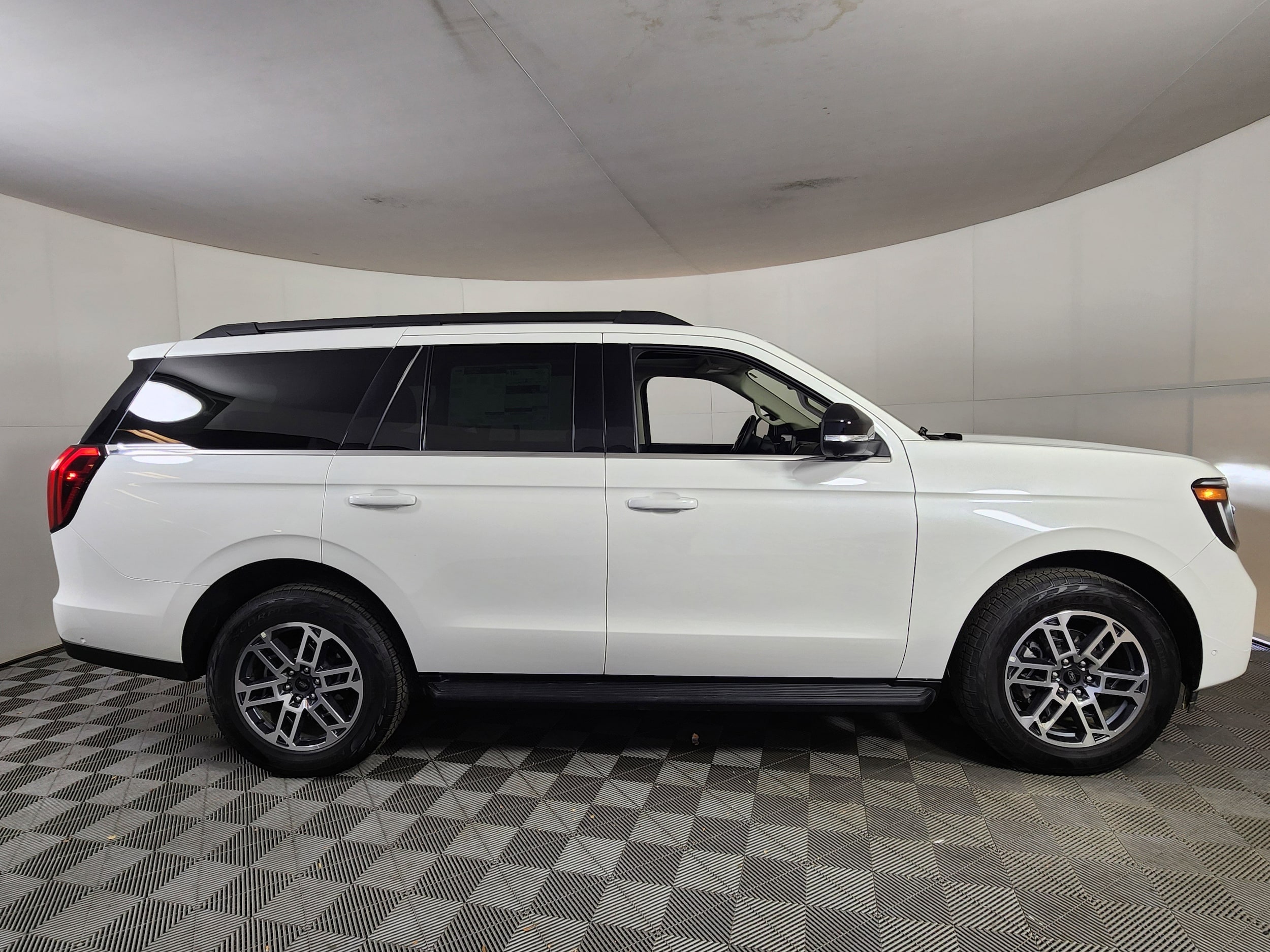 2025 Ford Expedition Active - Photo 8