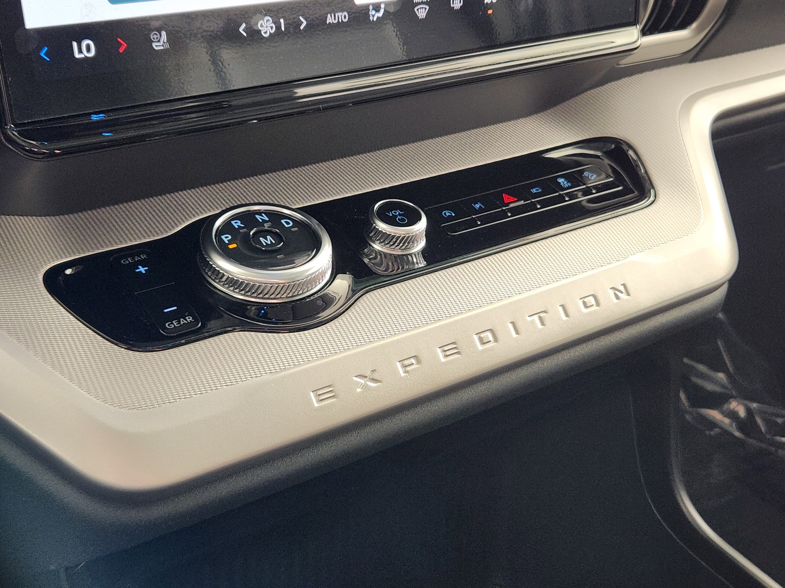 2025 Ford Expedition Active - Photo 24