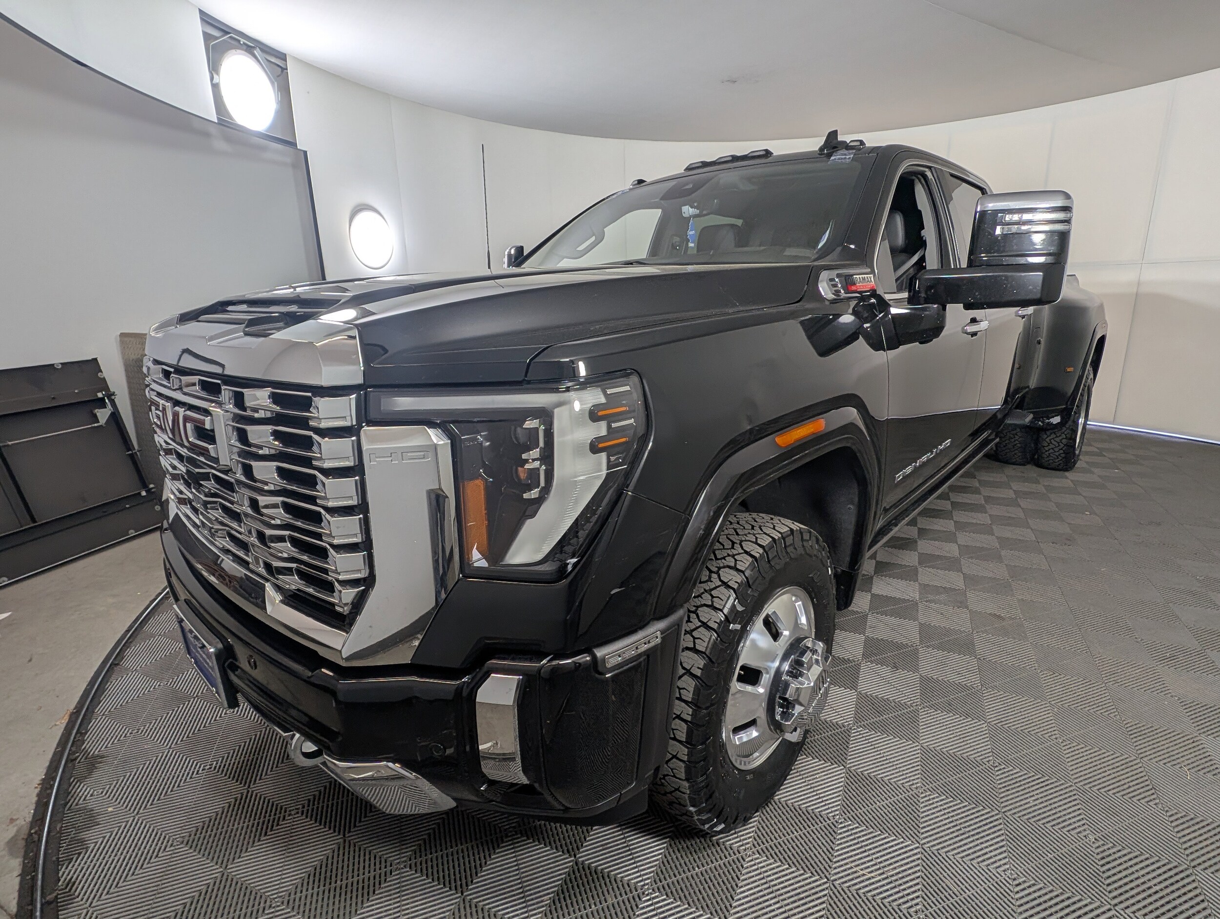 2024 Gmc Sierra 3500 HD Denali photo 3