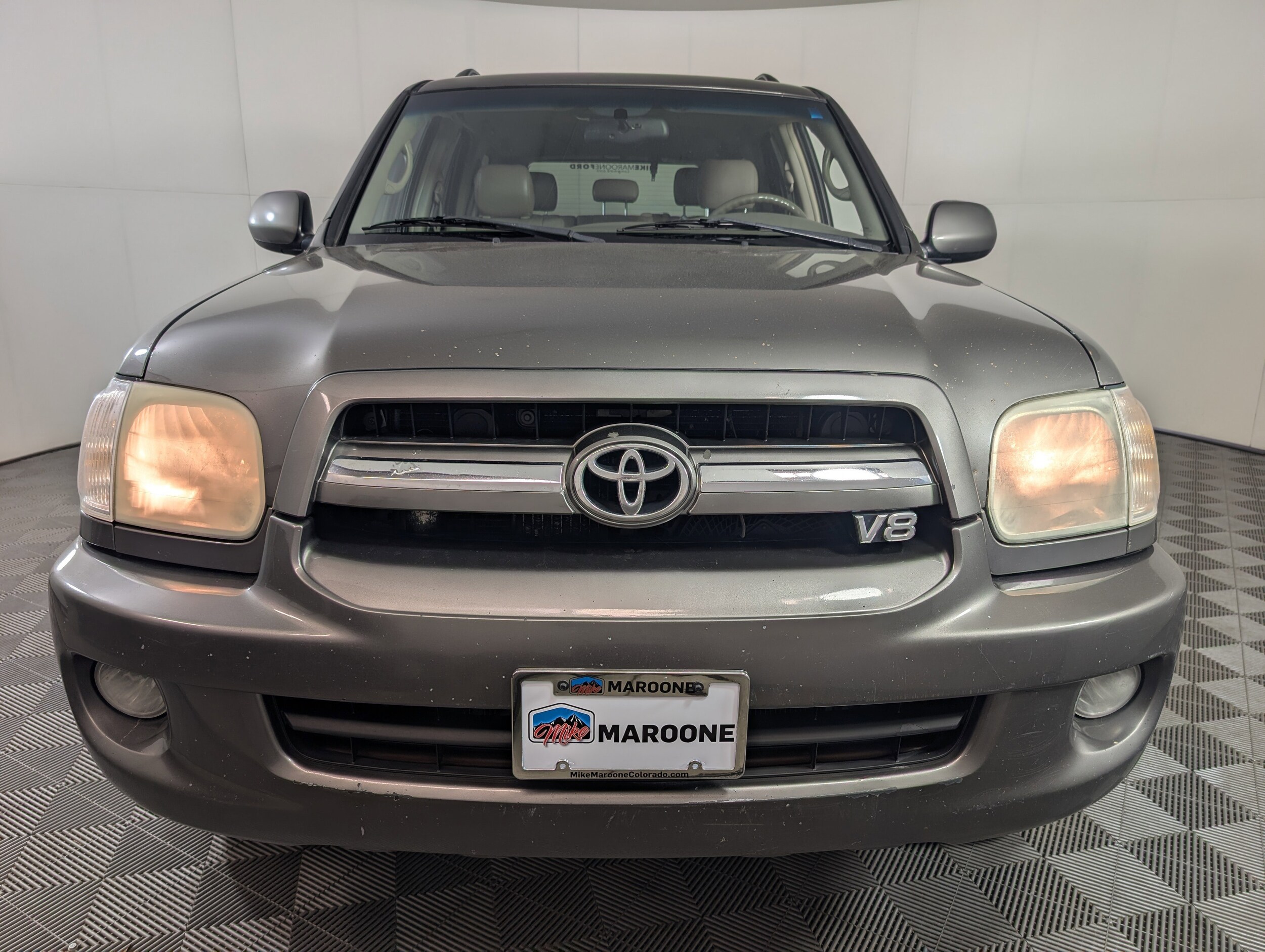 2005 Toyota Sequoia Limited photo 2