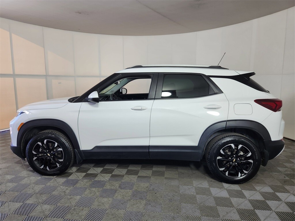 2022 Chevrolet Trailblazer LT photo 2
