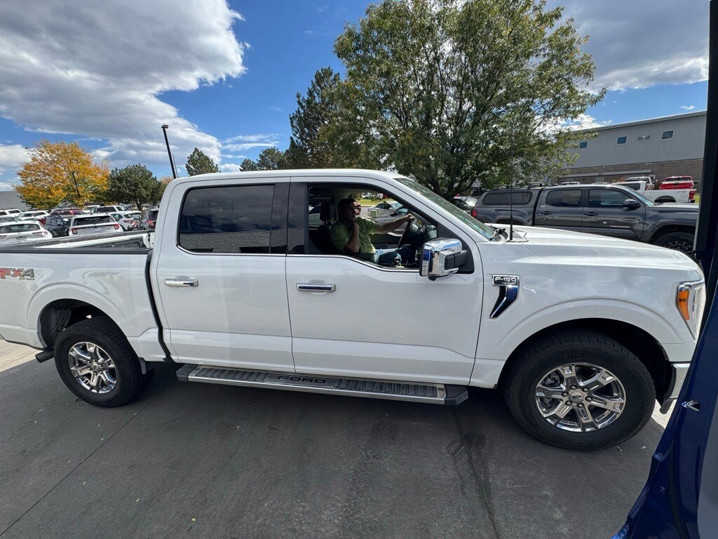 2022 Ford F-150 Lariat photo 2