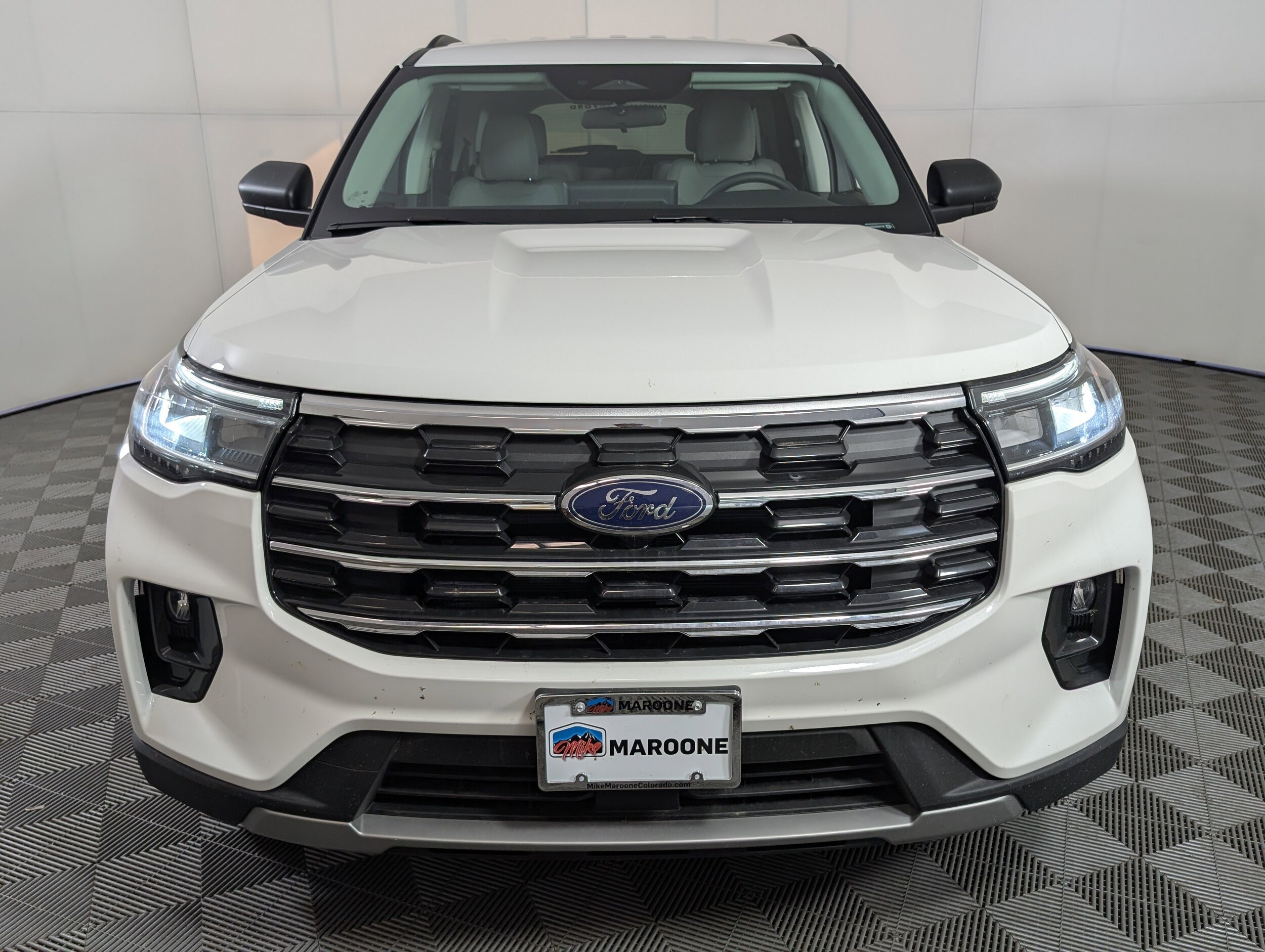 2025 Ford Explorer photo 2