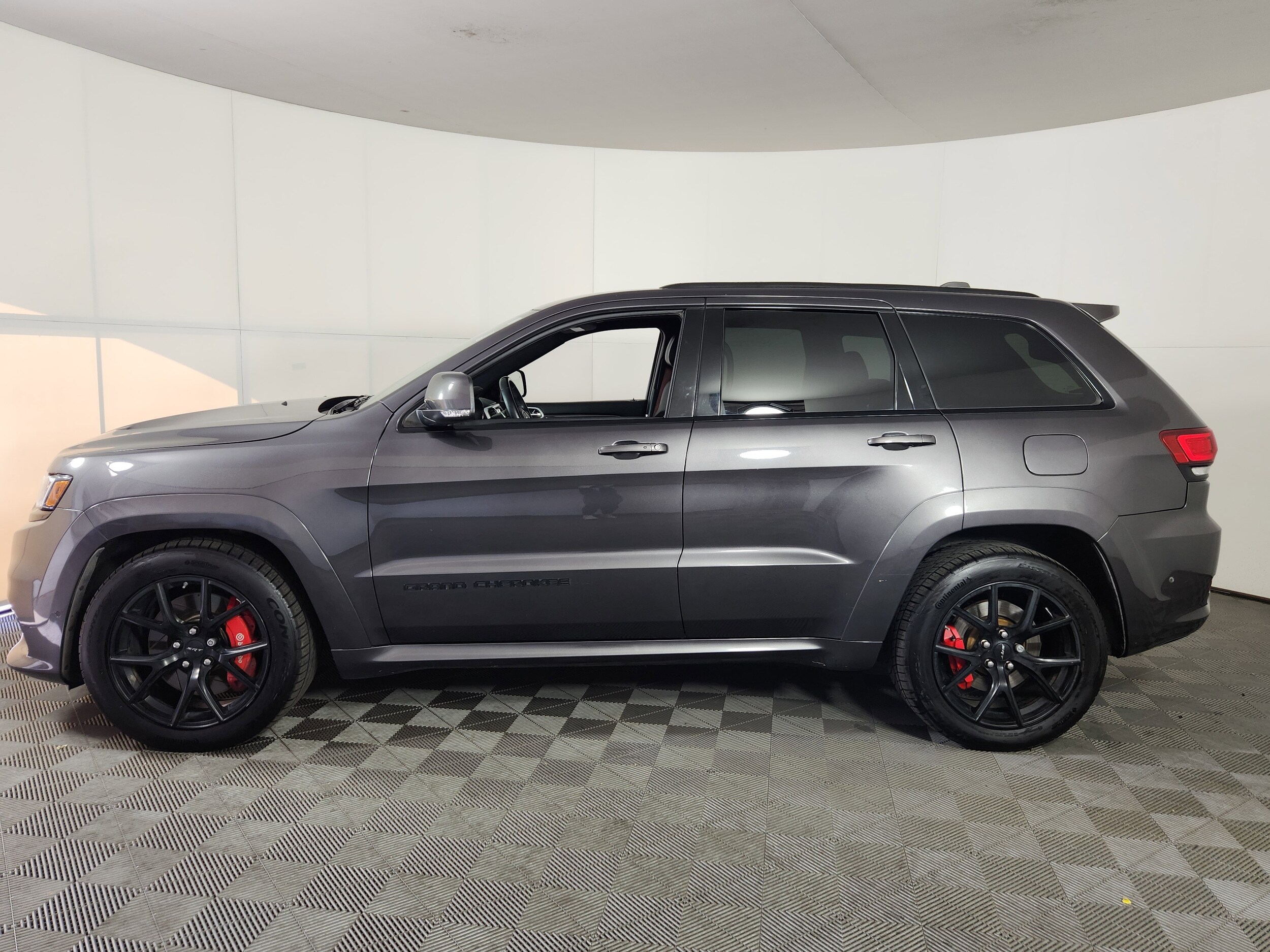 2018 Jeep Grand Cherokee SRT8 photo 2
