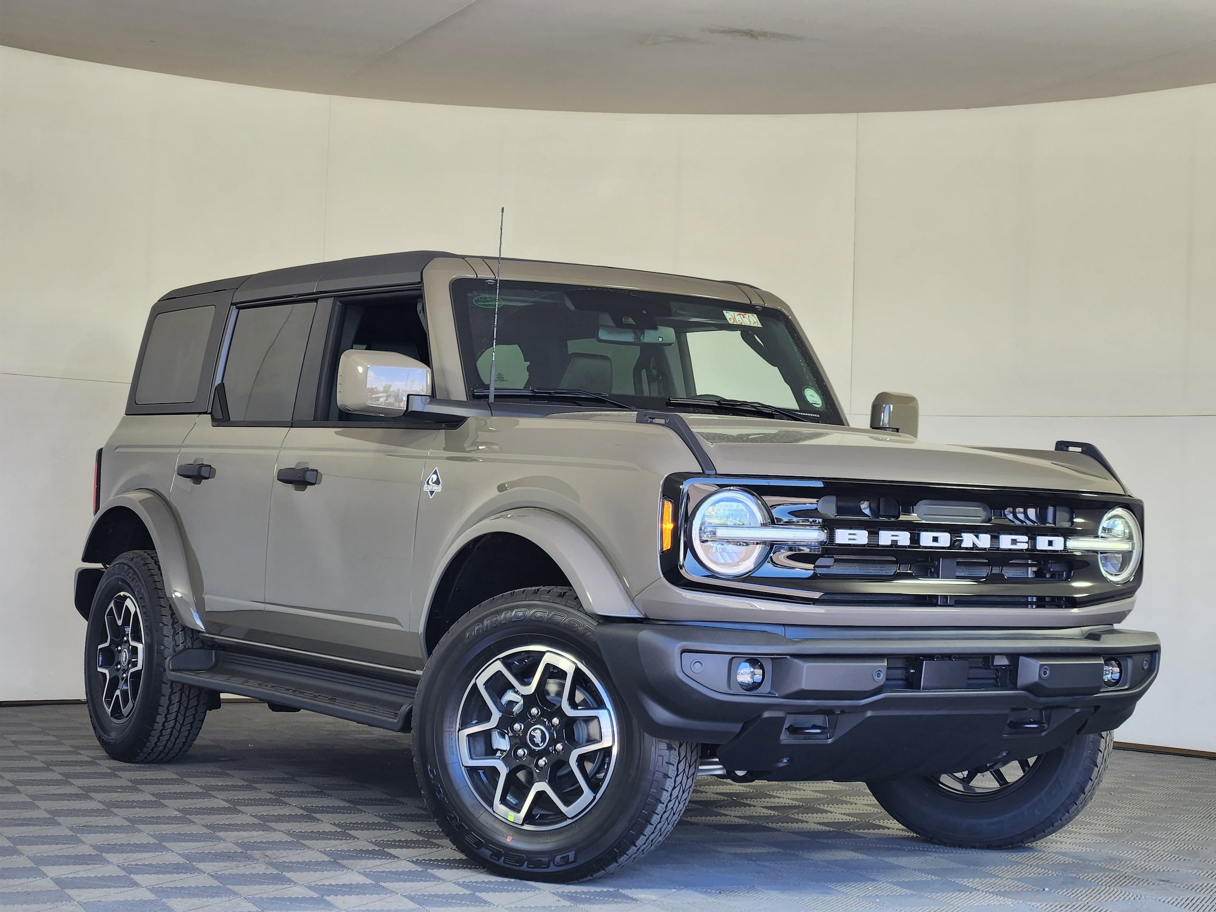 2026 Ford Bronco Outer Banks 4x4's photo
