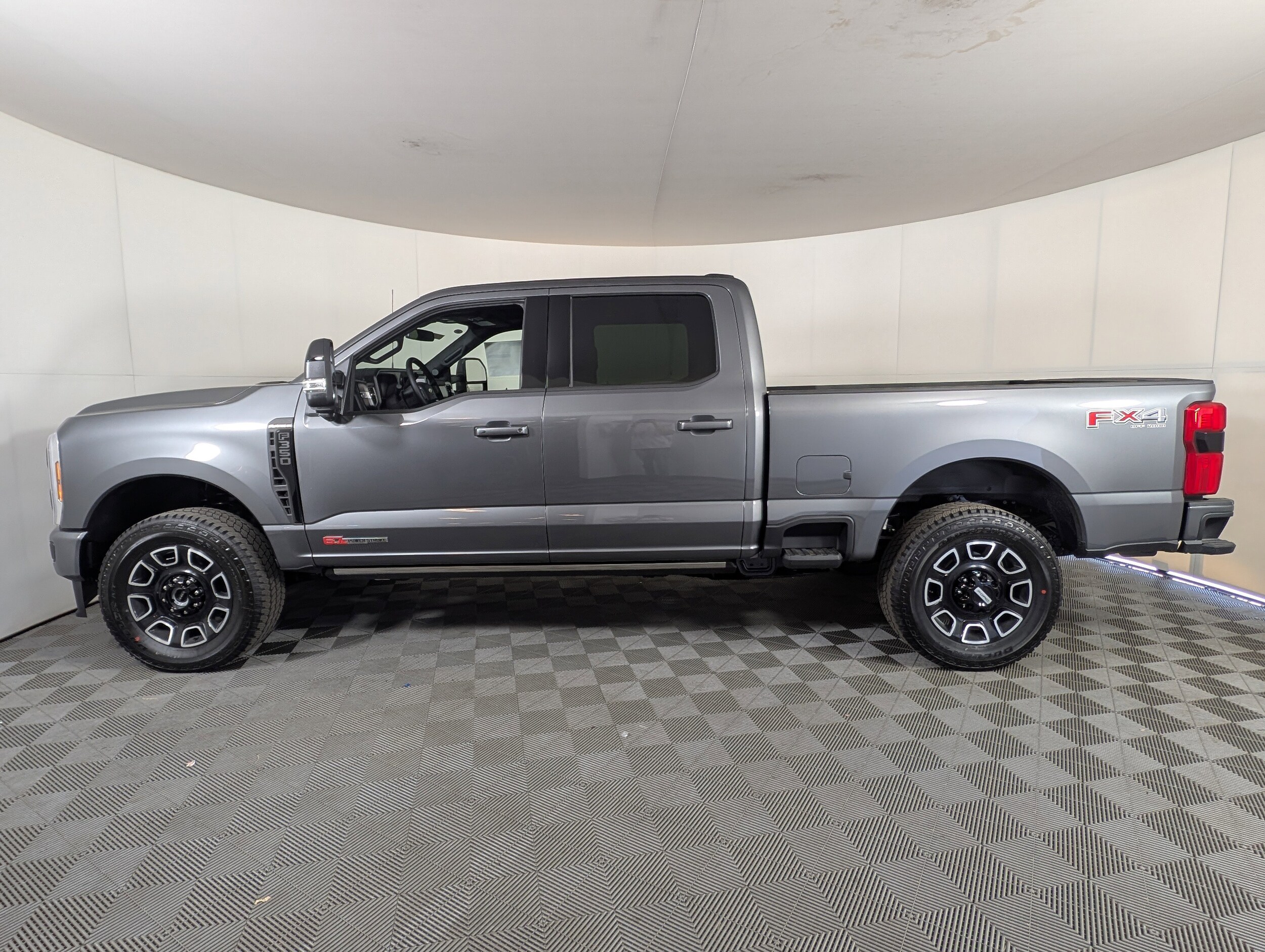2025 Ford F-350 Platinum photo 4