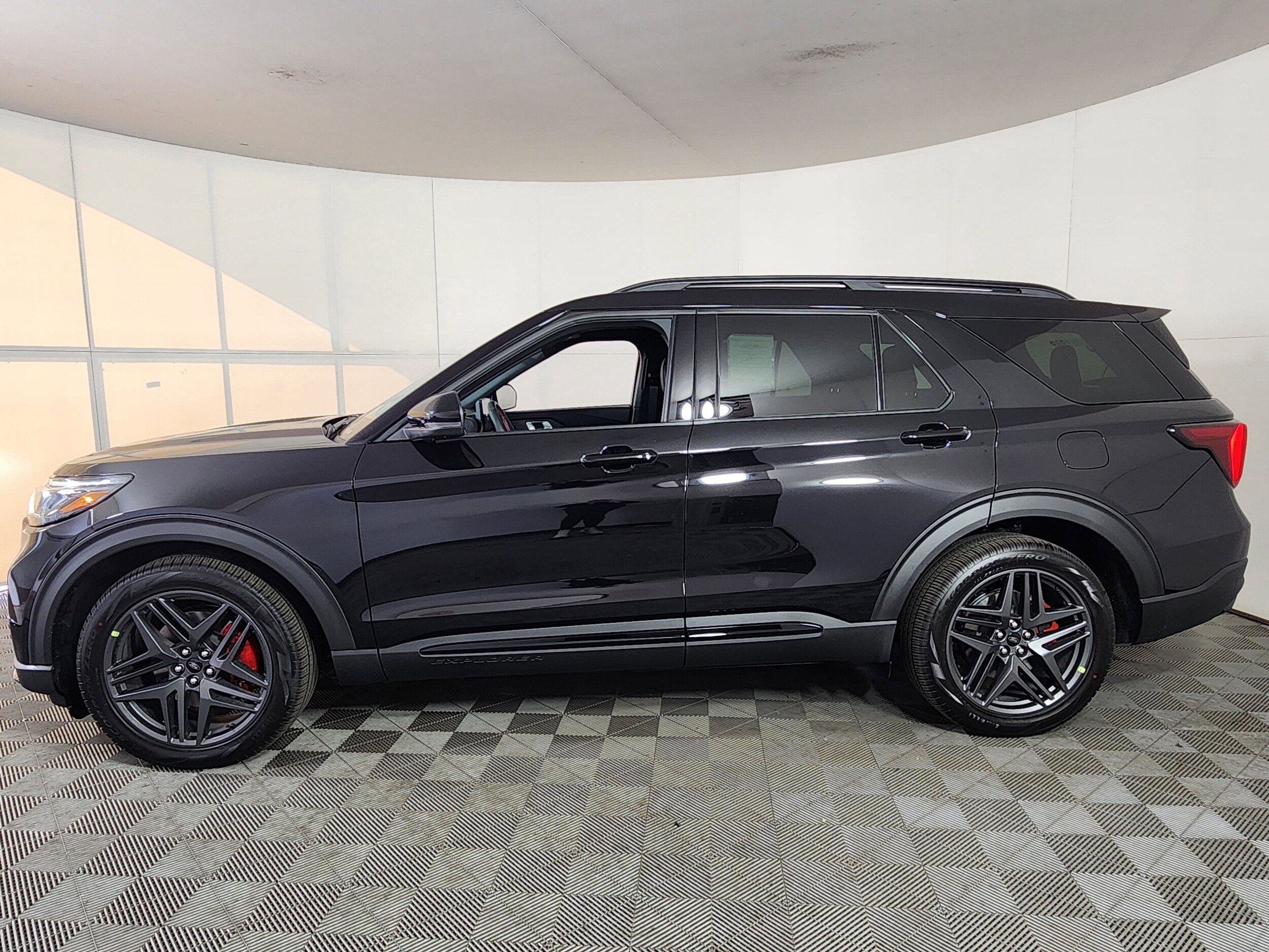 2026 Ford Explorer ST photo 2