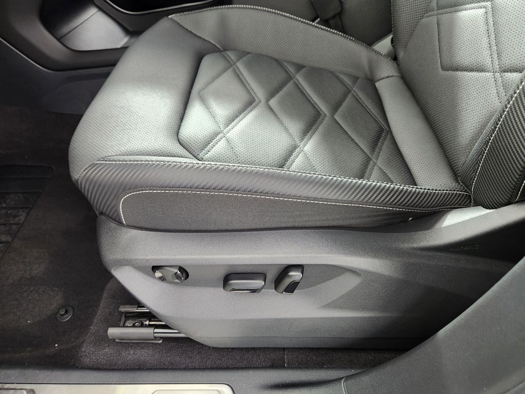 2024 Volkswagen Atlas Cross Sport SE w/Tech - Photo 13