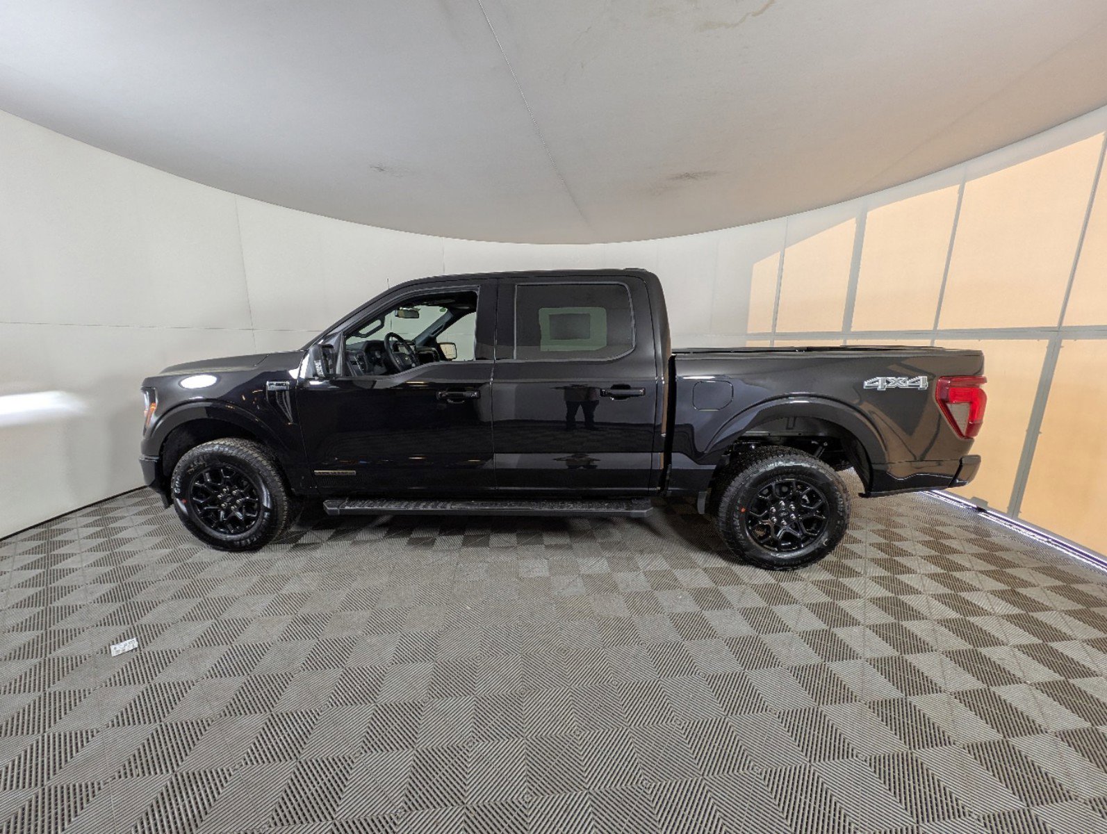 2025 Ford F-150 XLT photo 4