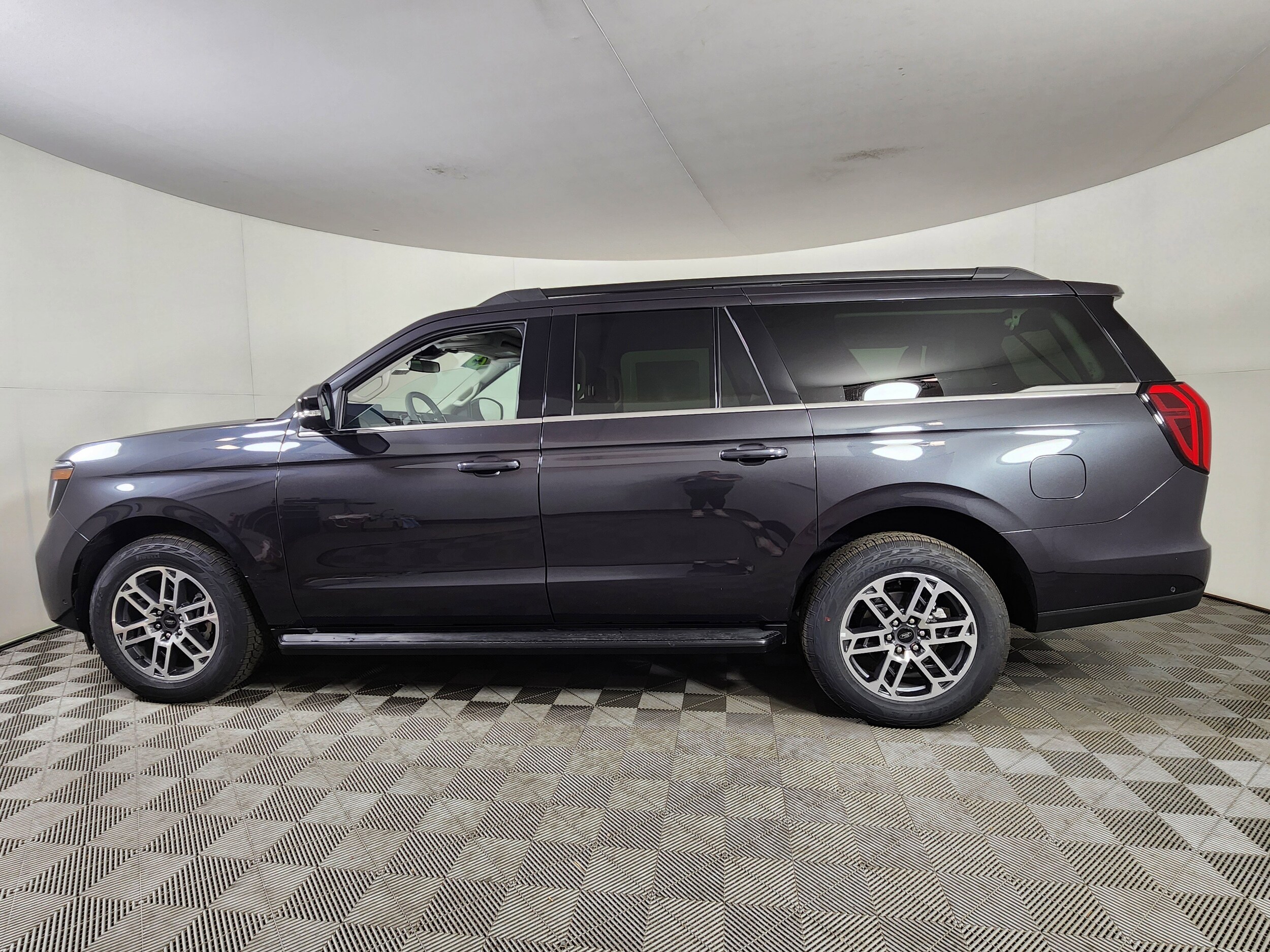 2025 Ford Expedition MAX photo 4